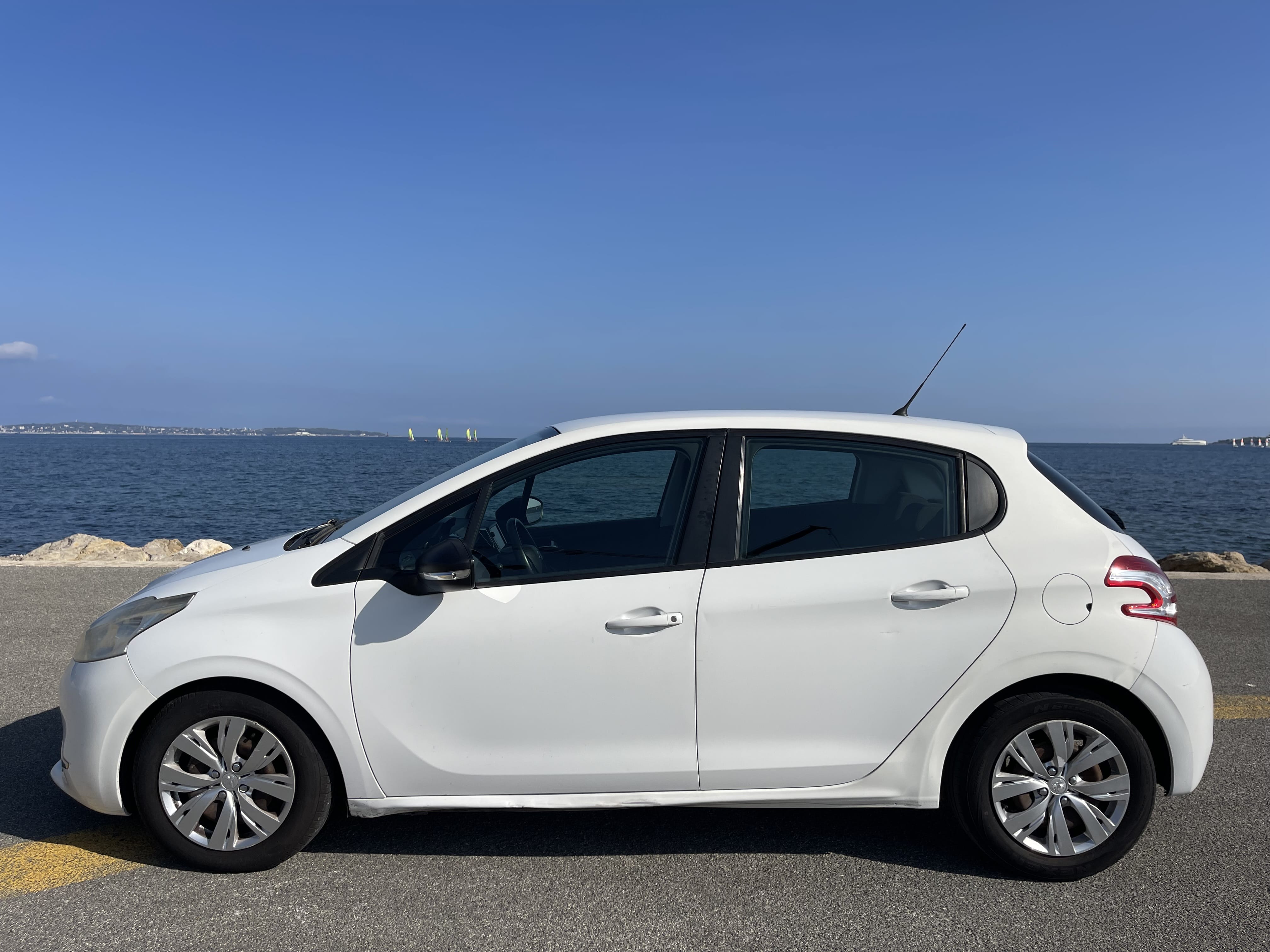 Peugeot 208 avec Climatisation