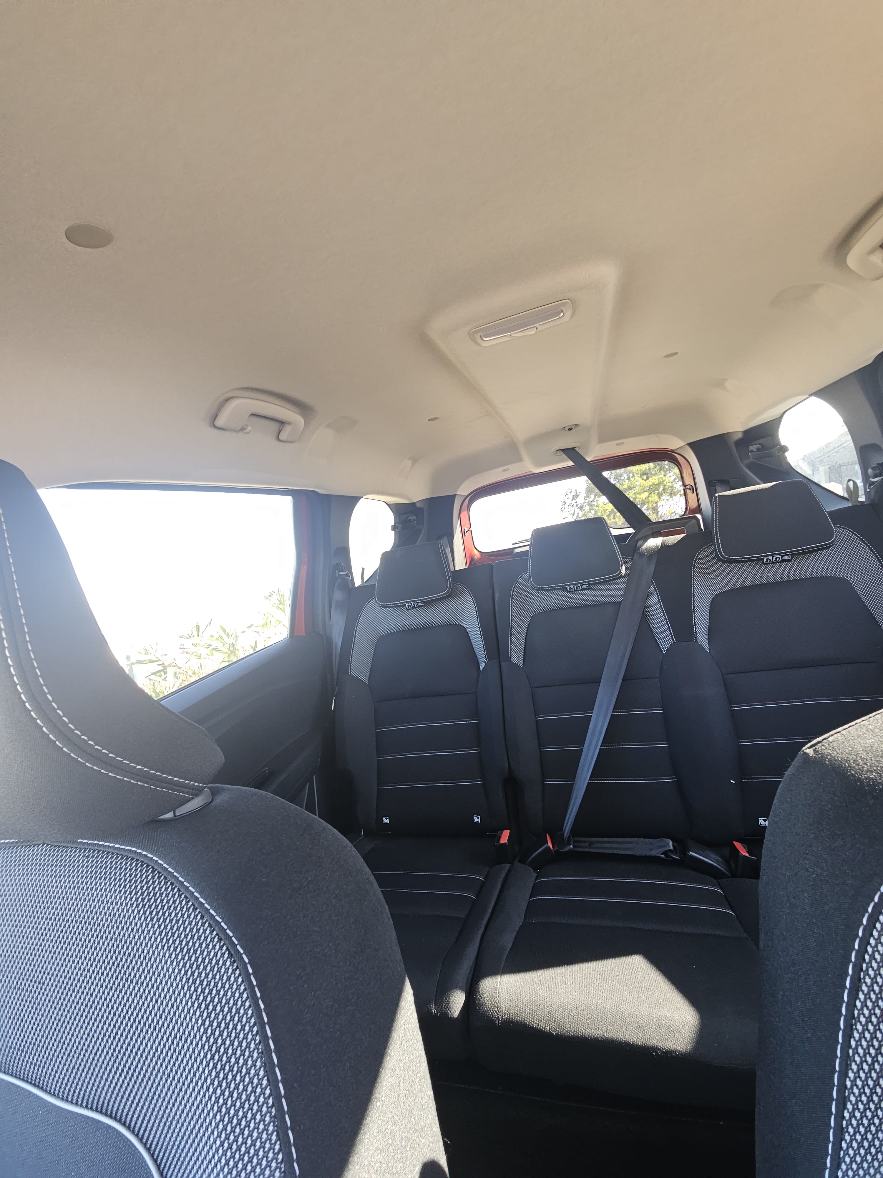 Dacia Jogger  Hybride 2023 – 7 places modulable et économique avec Attelage