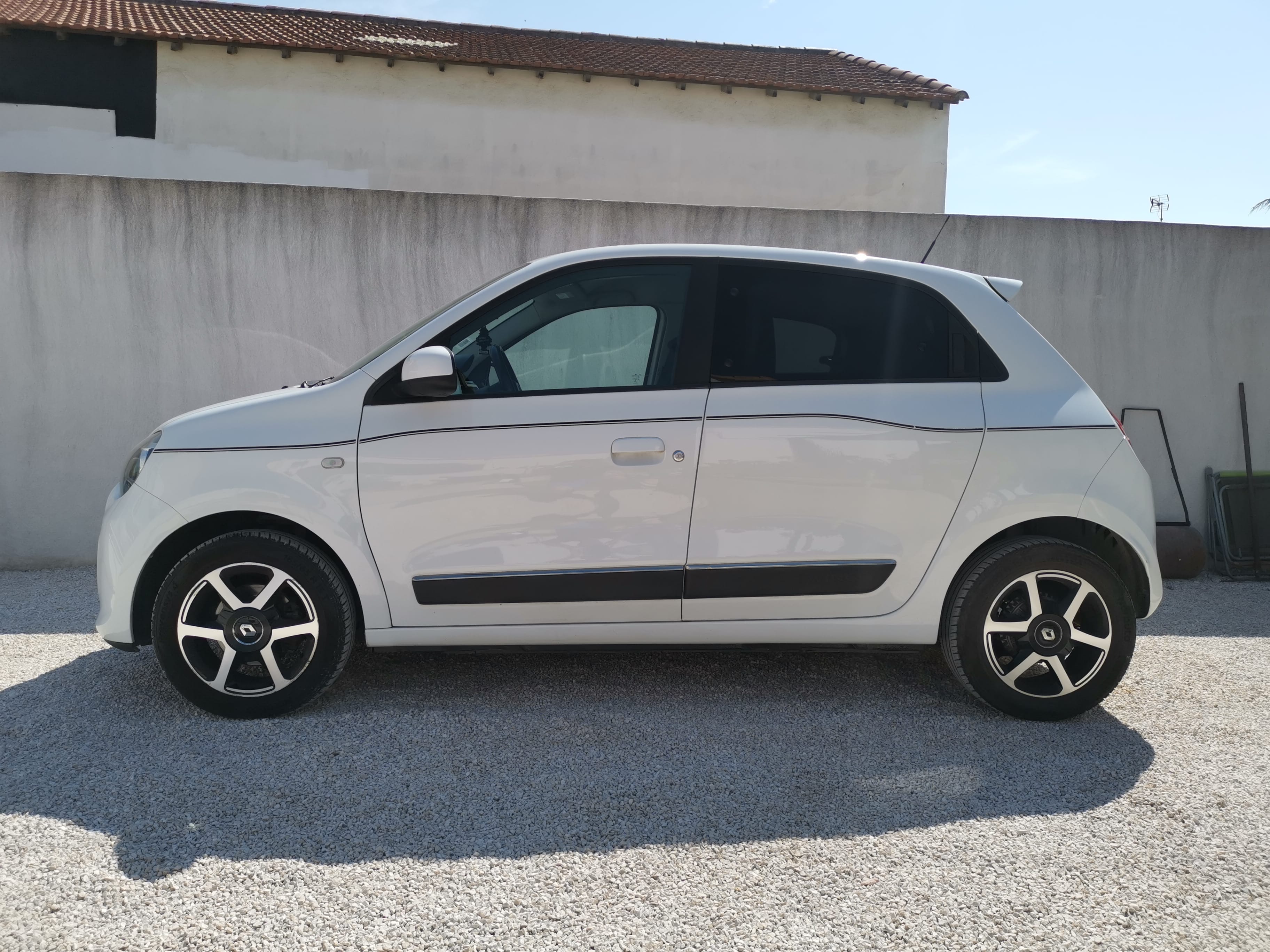Renault Twingo III Intense 1.2l 70cv with Cruise control