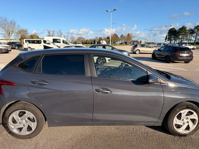 Hyundai i20 ||| 1.2 84ch Initia avec Climatisation