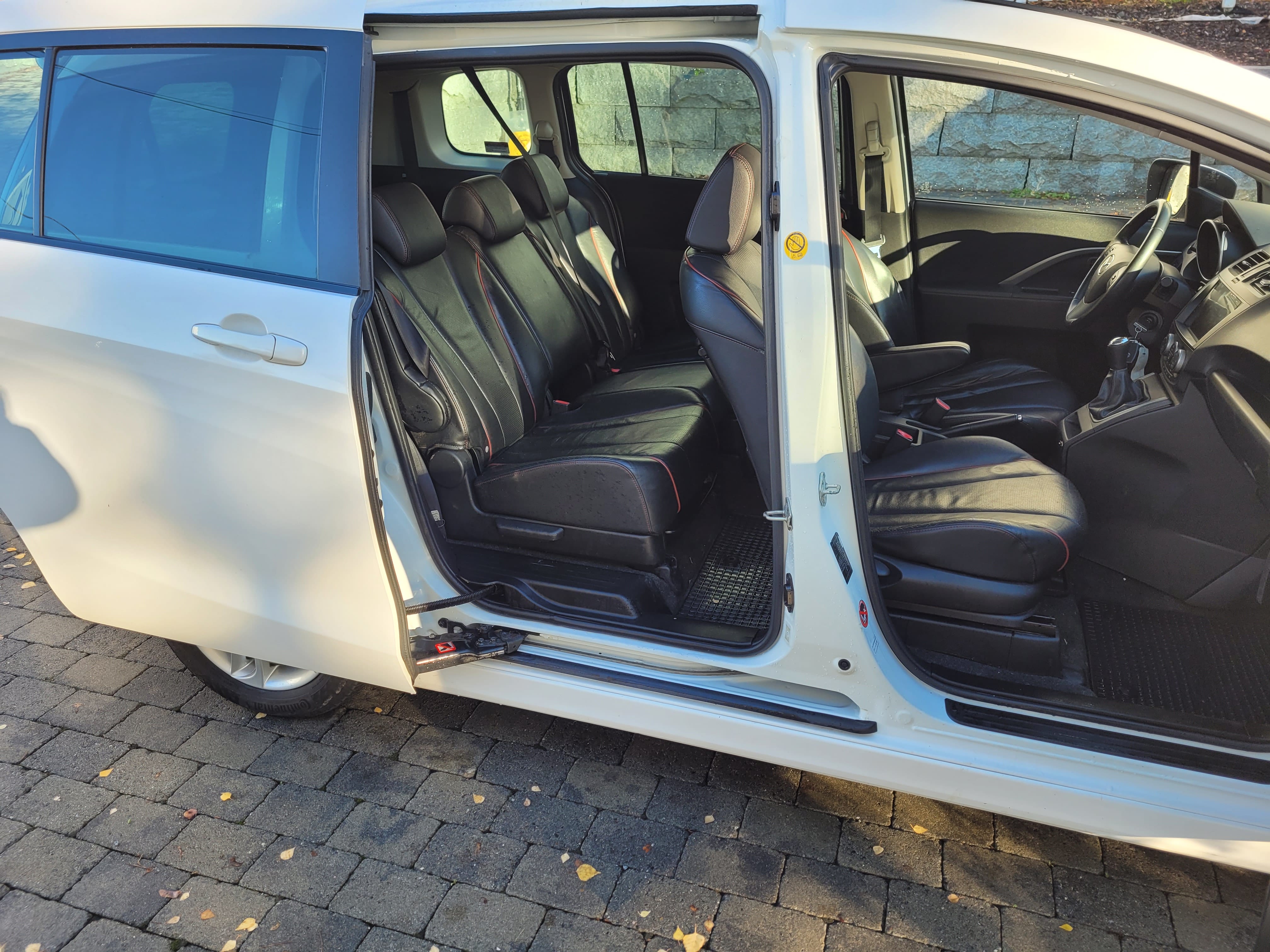 Mazda 5 med Lydinngang