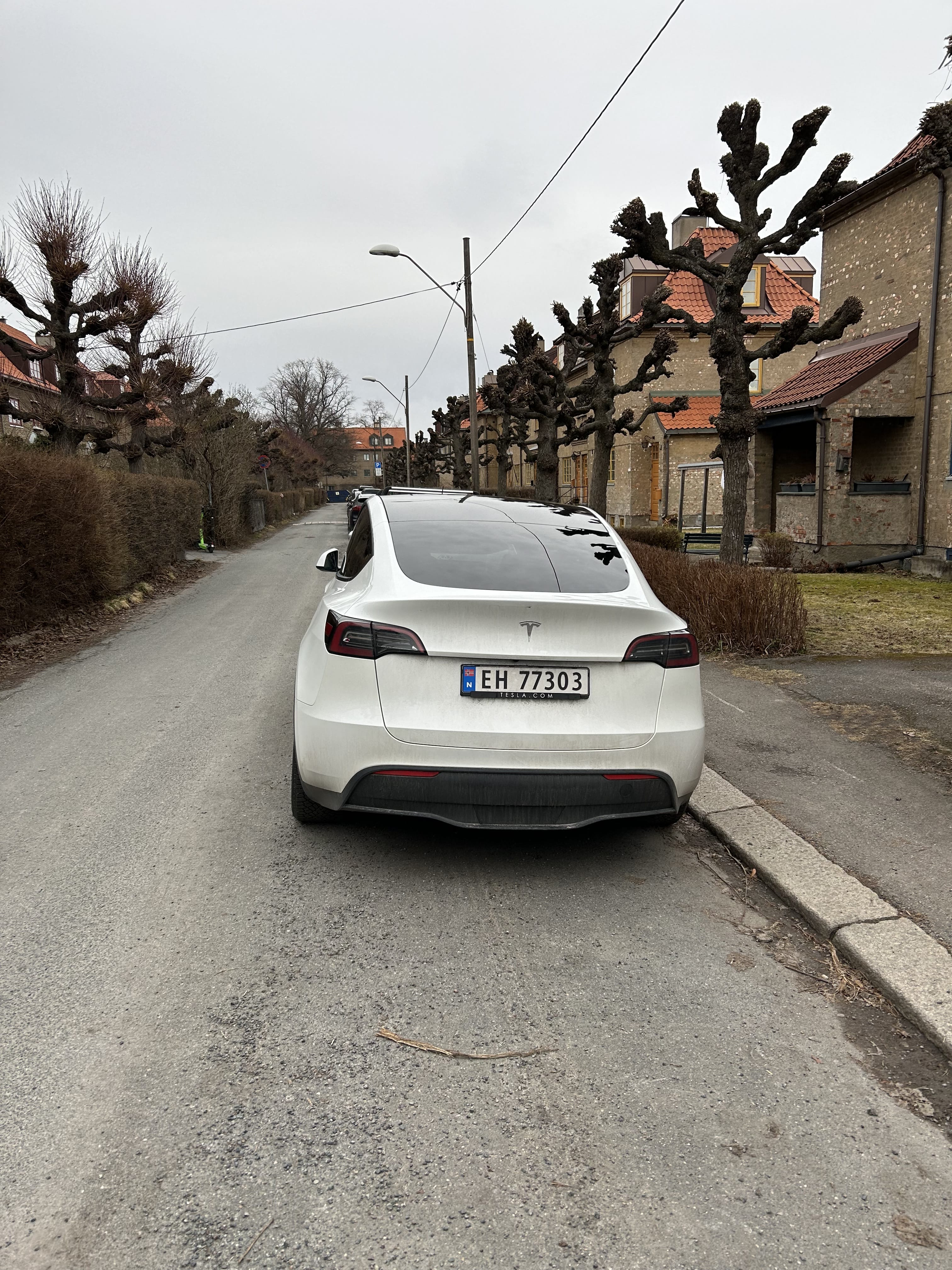 Tesla Model Y med GPS