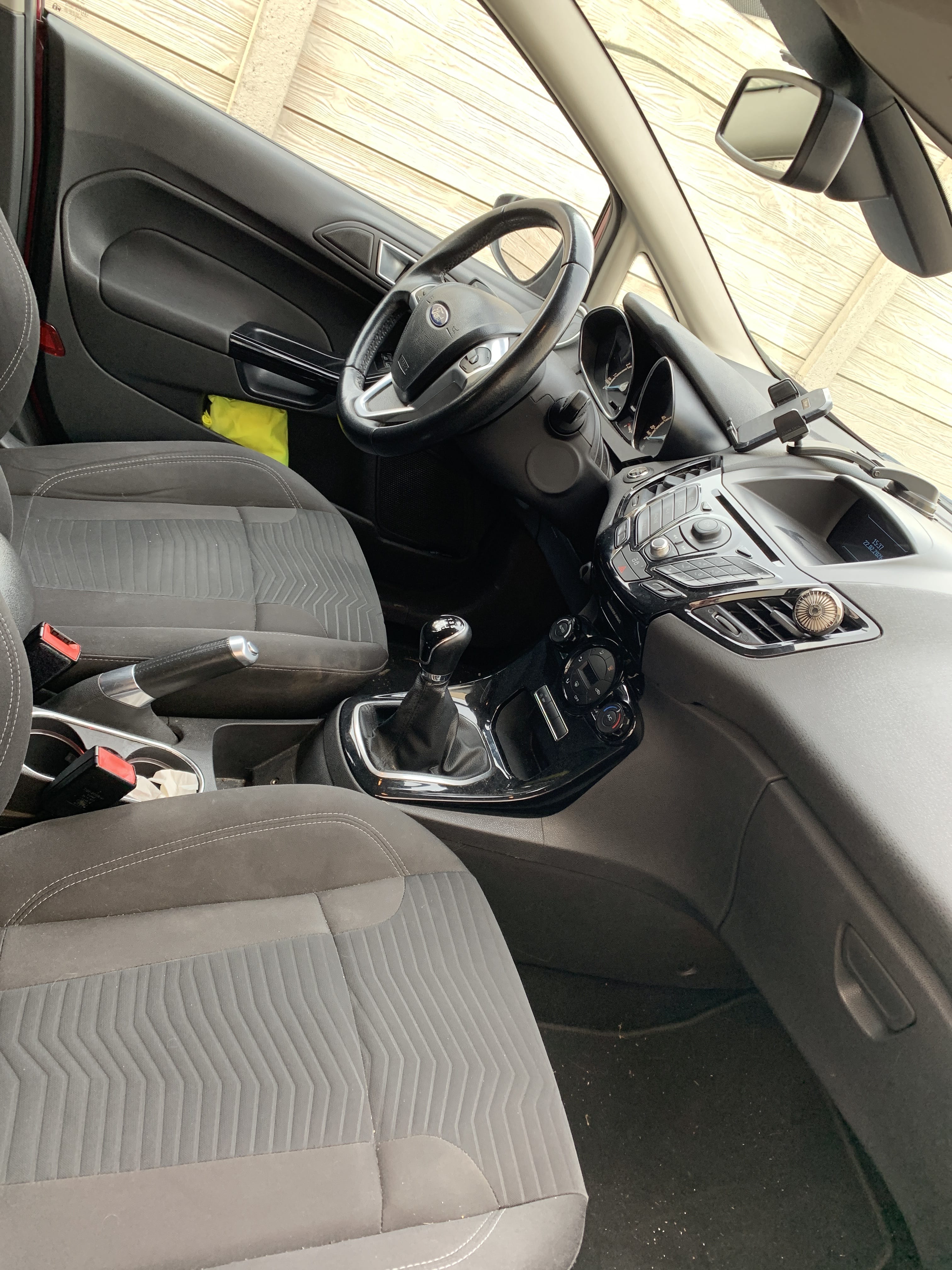 Ford Fiesta avec Siège bébé