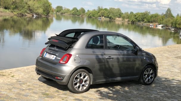 Fiat 500 C Hybride Louez la Fiat 500 Cabriolet Hybride – Élégance, Technologie et Économie ! avec Audio Bluetooth