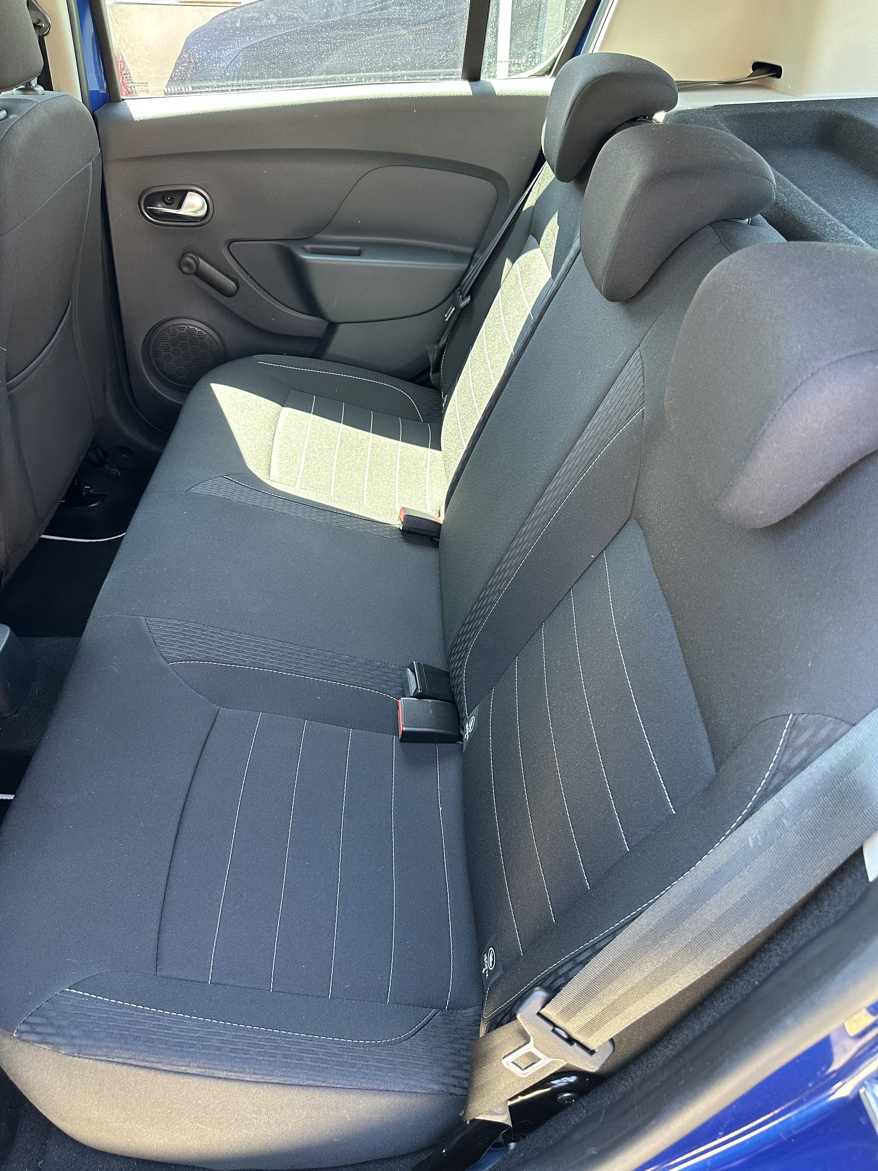 Dacia Sandero avec Entrée audio / iPod