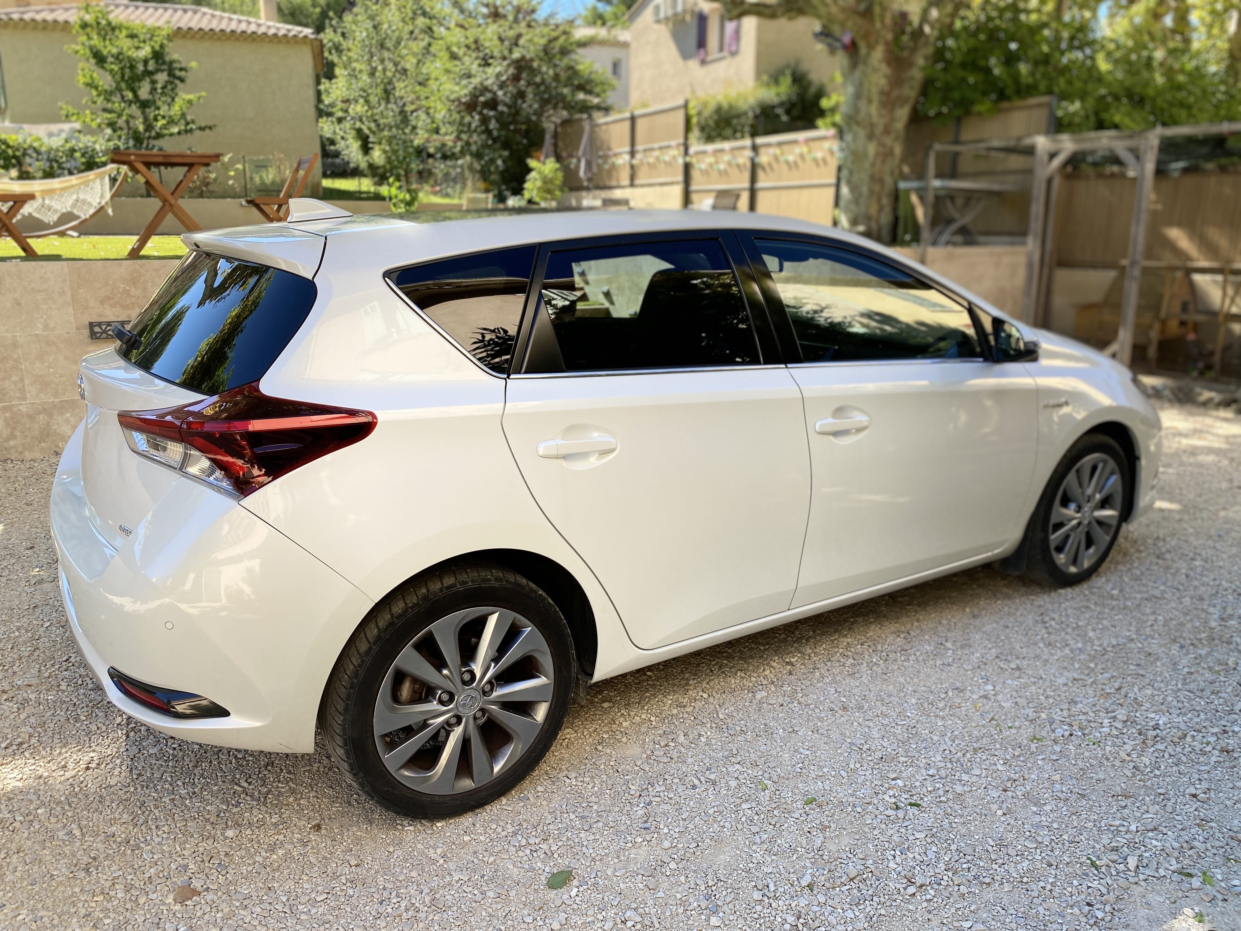 Toyota Auris hybride E85 avec GPS