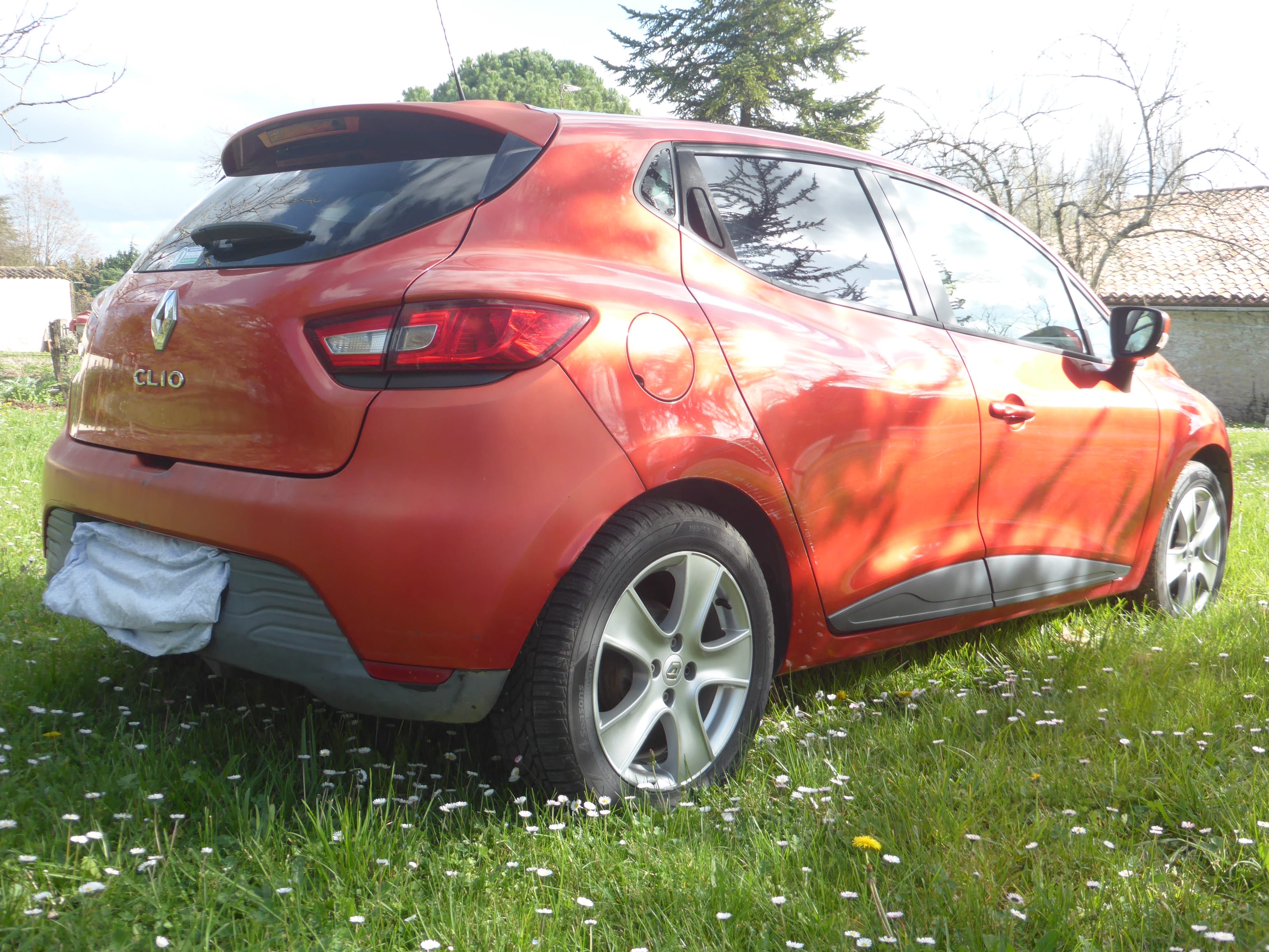 Renault Clio ROUGE 1.2 16V 75CH ZEN avec Régulateur de vitesse