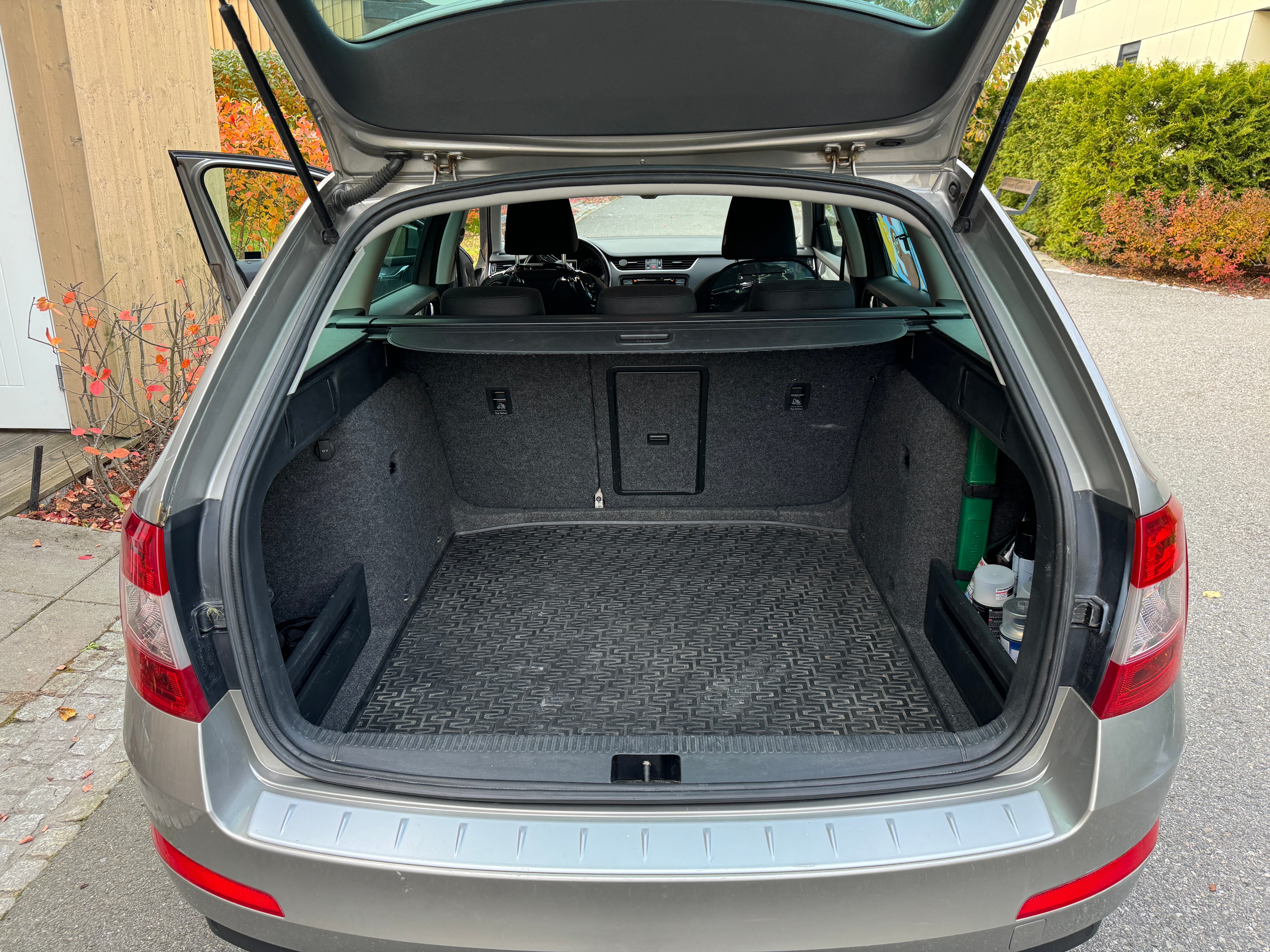 Skoda Octavia 1,6 TDI 105hk Elegance 7DSG med Lydinngang