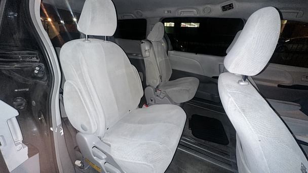 Toyota Sienna LE 8-Passenger with Audio / iPod input
