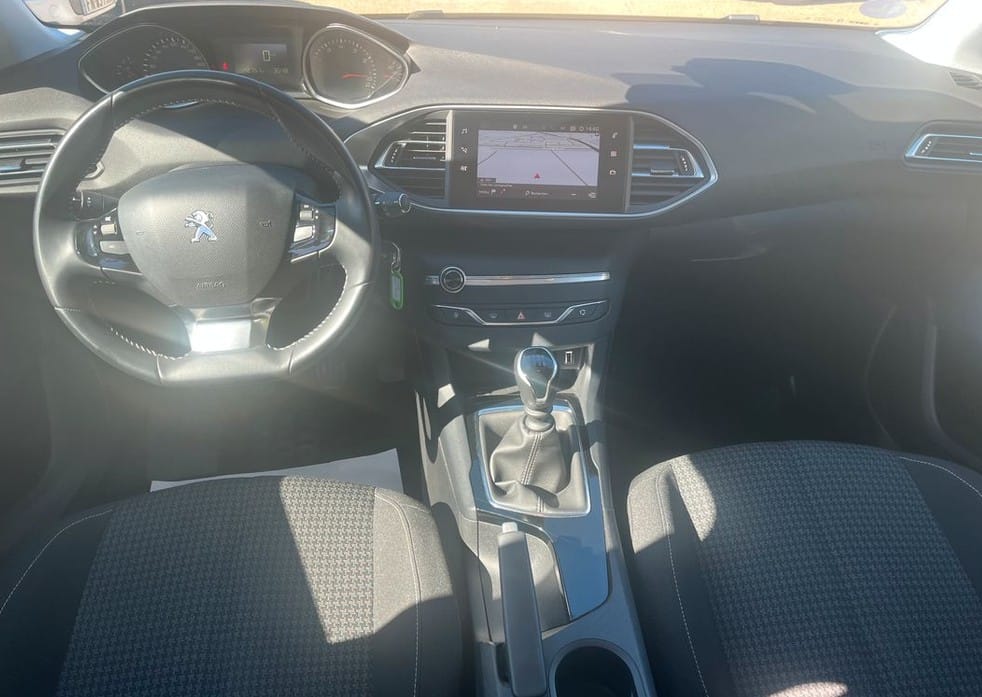 Peugeot 308 Ess 1.2-130CV GK377ZX avec Régulateur de vitesse