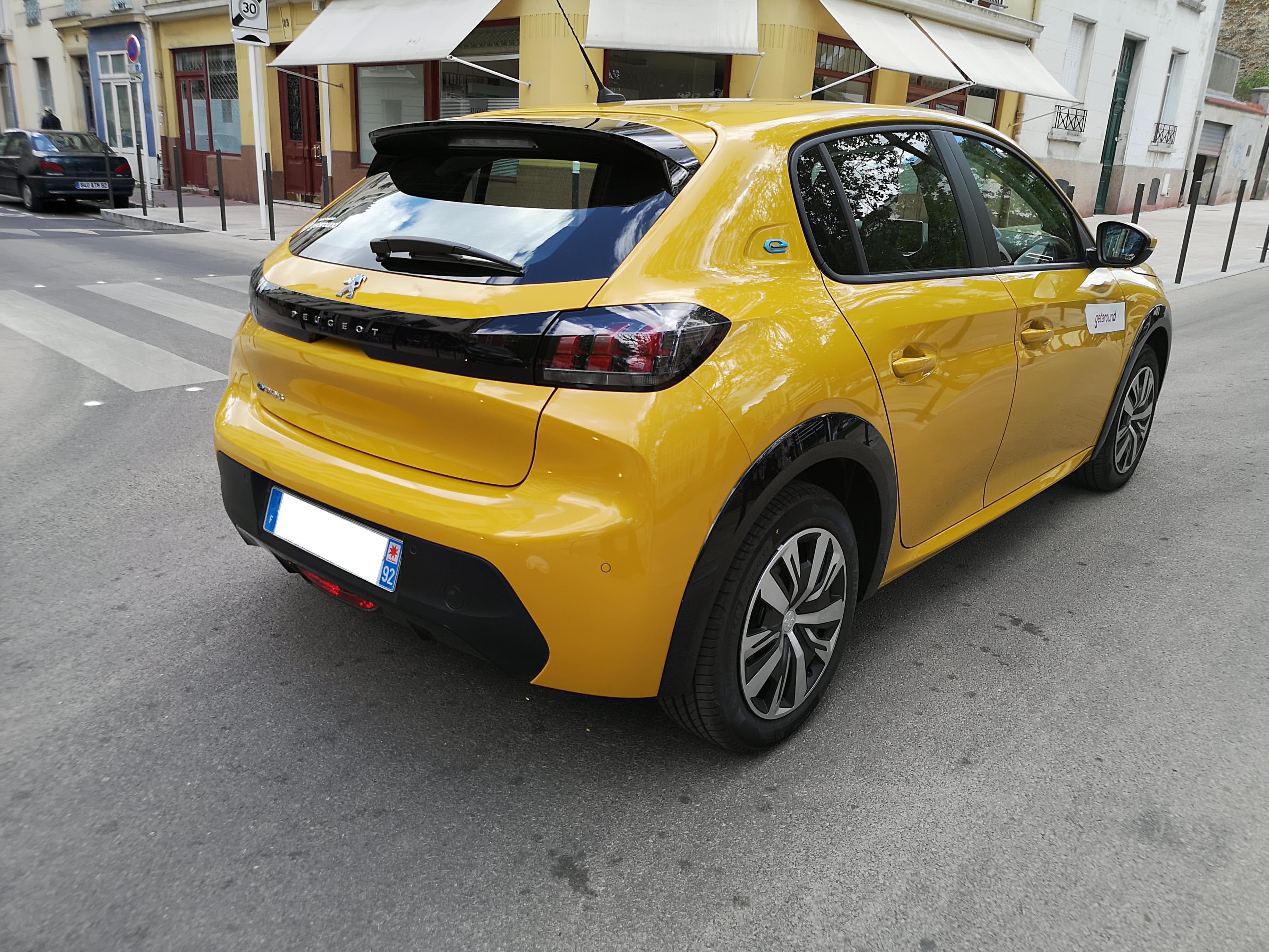 Peugeot e-208 Style 100% électrique avec Audio Bluetooth