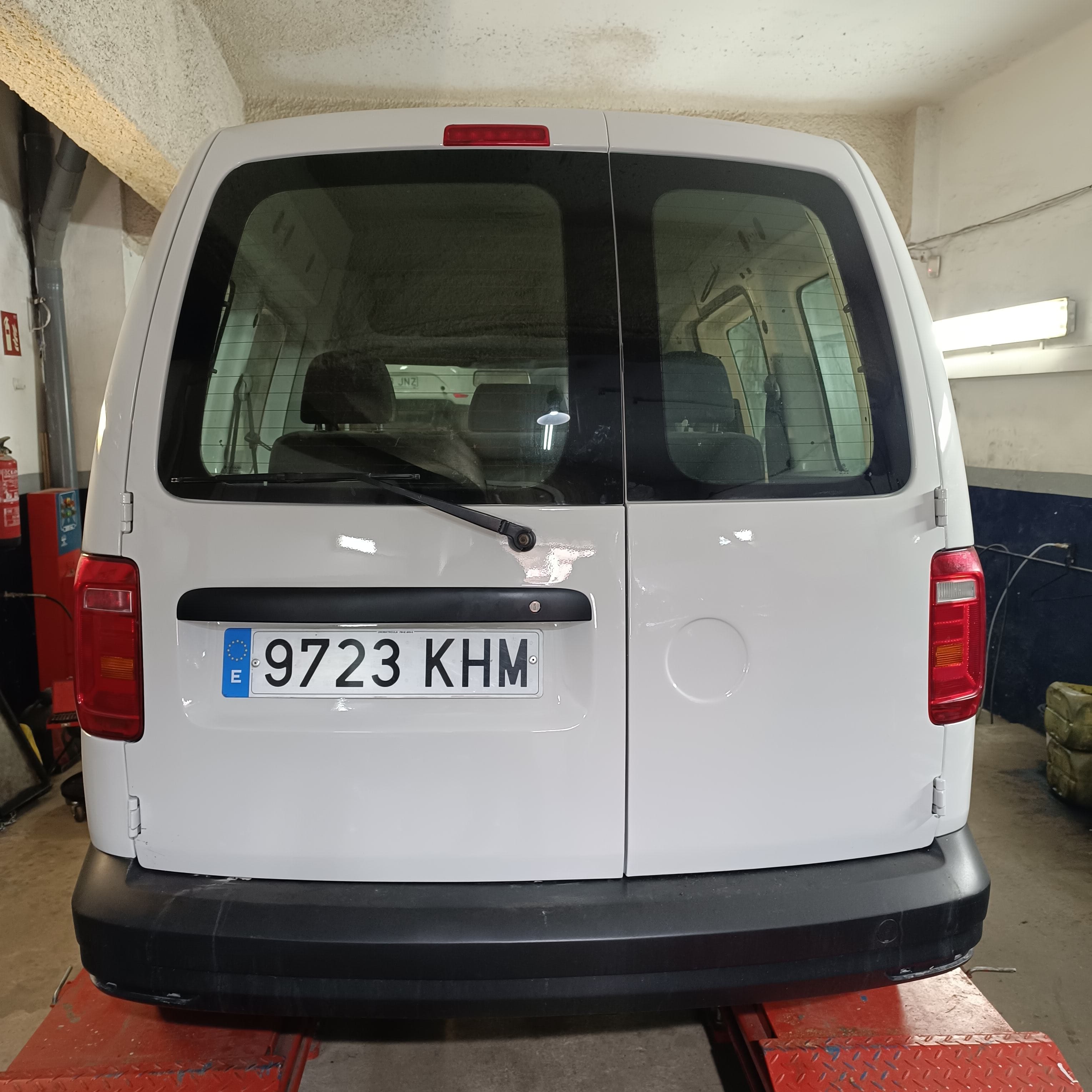 Volkswagen Caddy Combi 5 plazas con Aire acondicionado