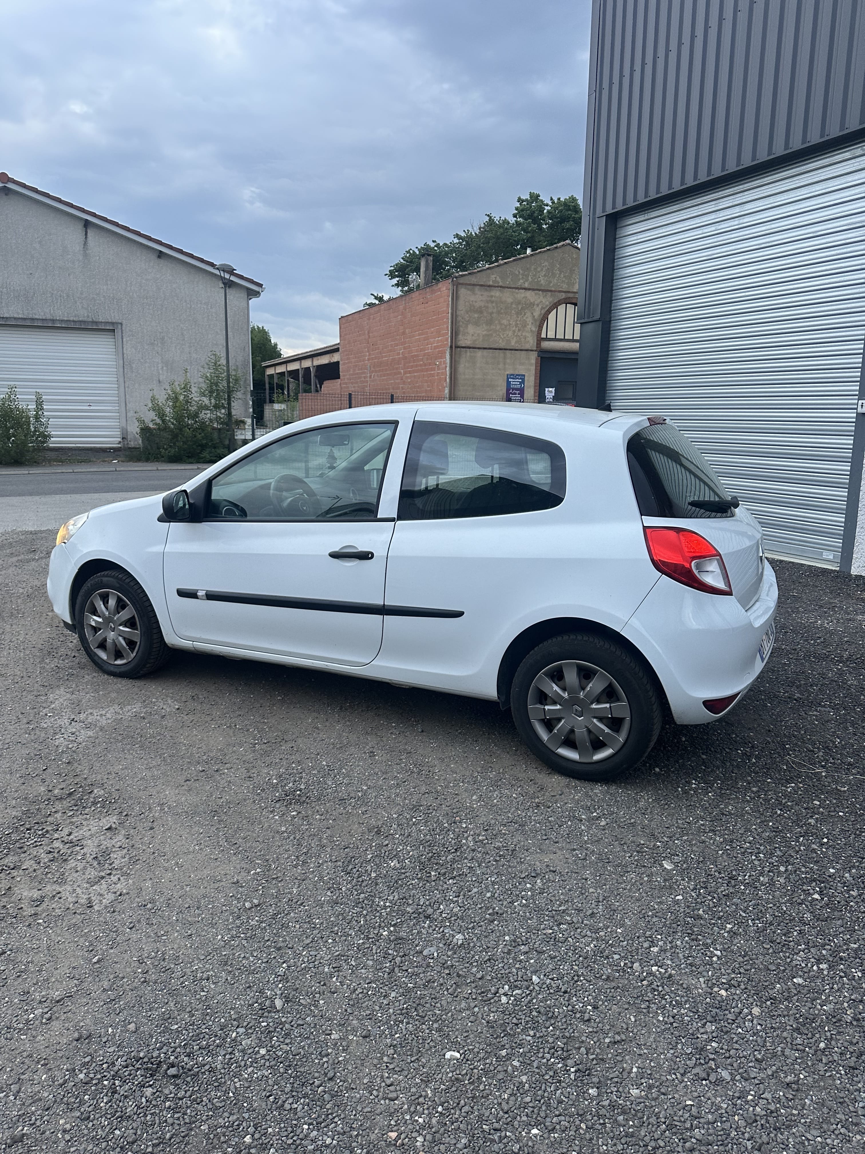 Renault Clio (BY760JE) avec Entrée audio / iPod