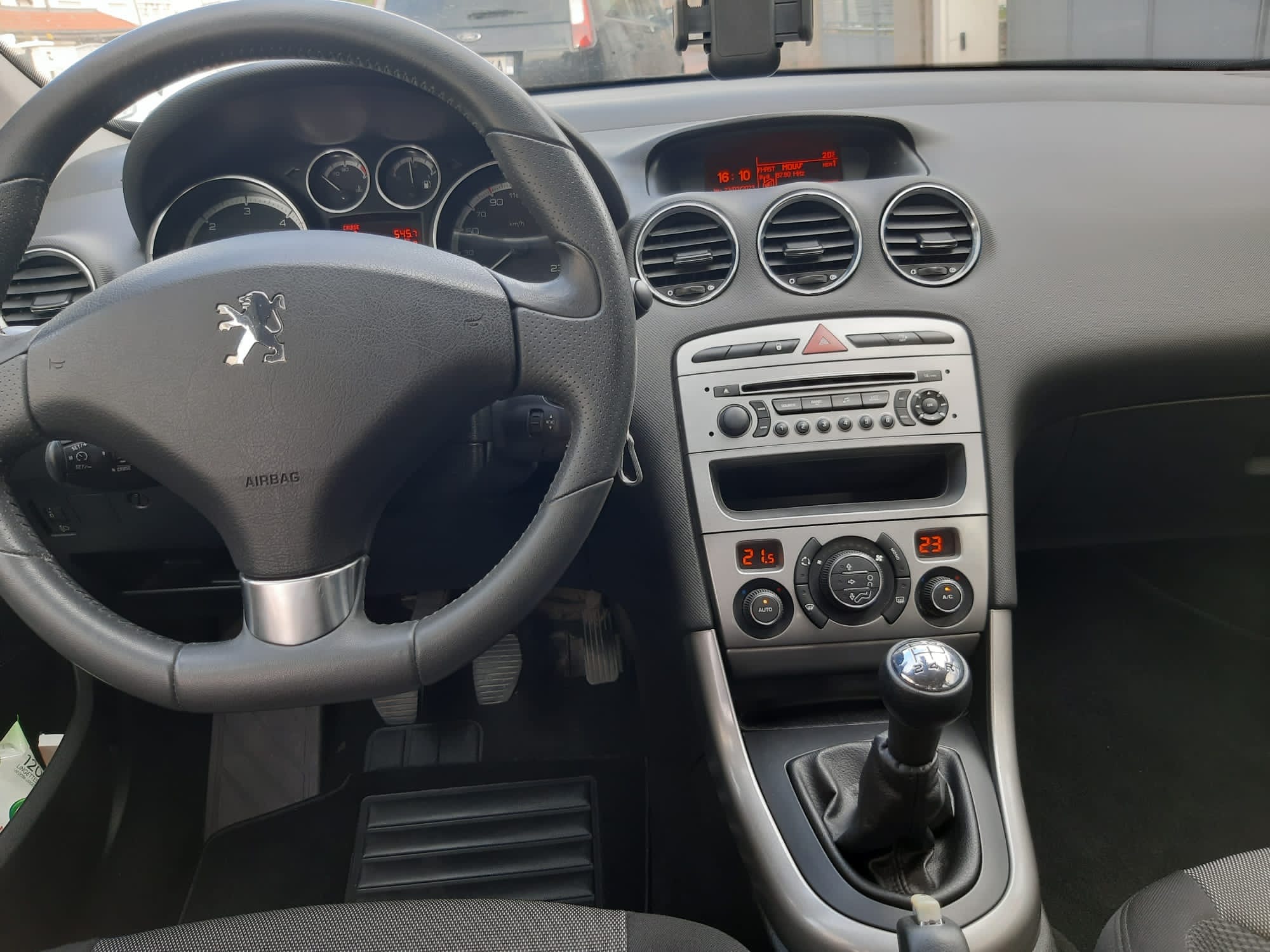Peugeot 308 HDI / CLIM AUTO / 5 portes avec Siège bébé