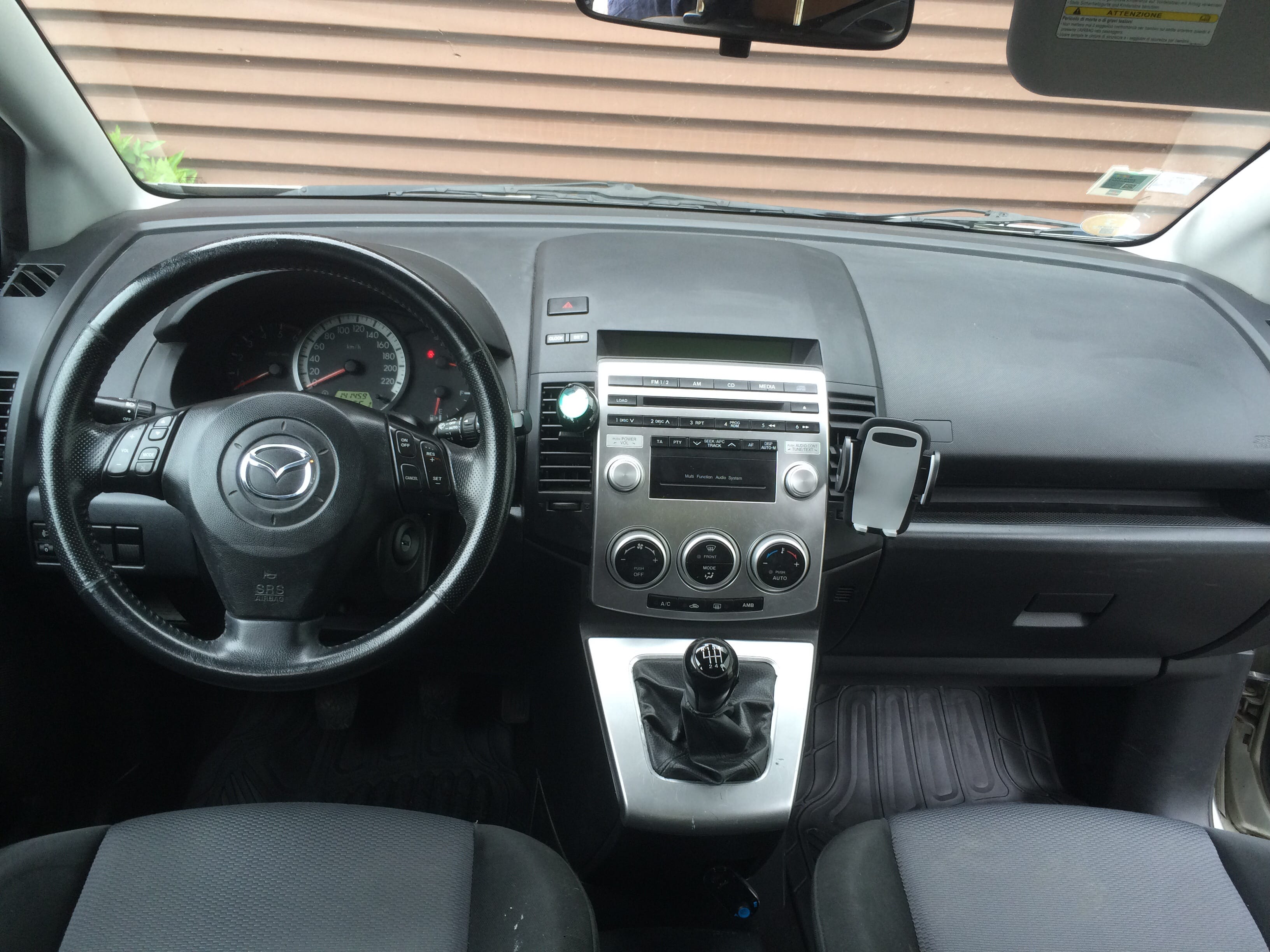 Mazda 5 2.0 7 places avec Entrée audio / iPod