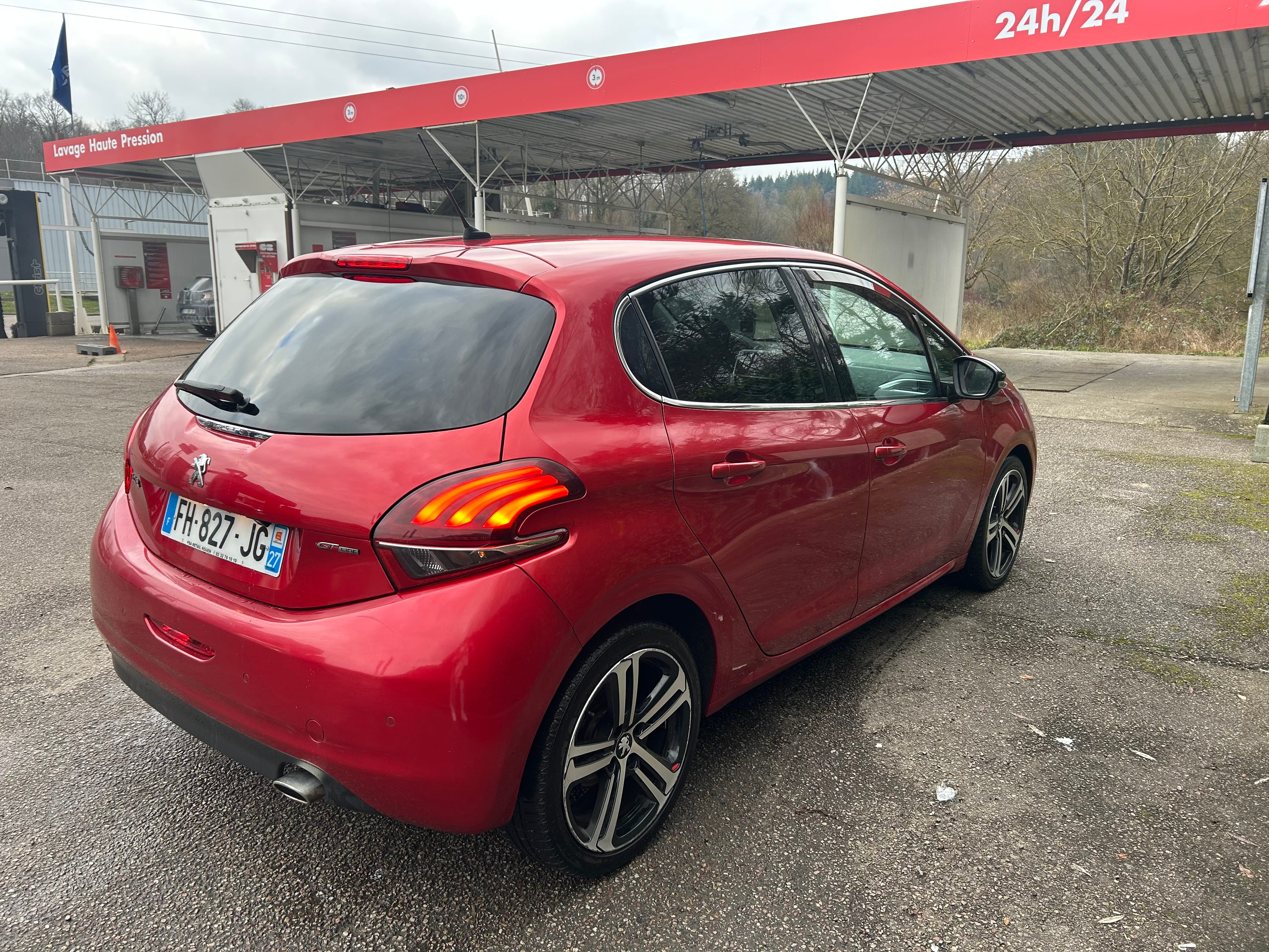 Peugeot 208 GT Line avec GPS