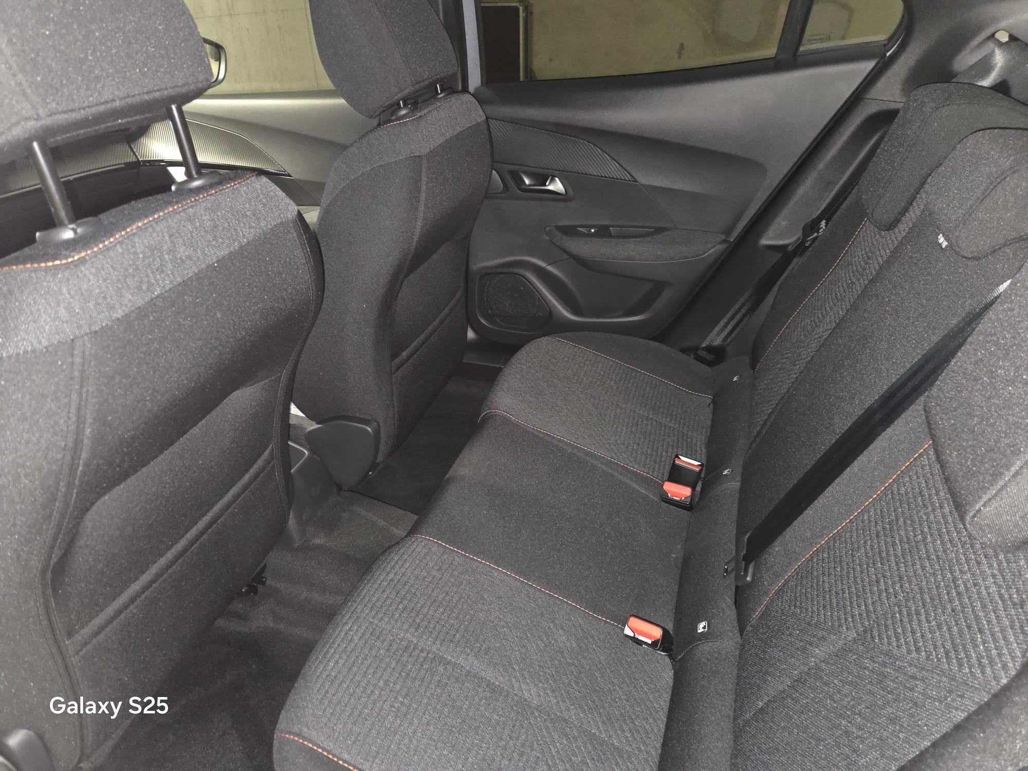 Peugeot 2008 1.2 Hybrid 145ch Business e-DCS6 avec Régulateur de vitesse