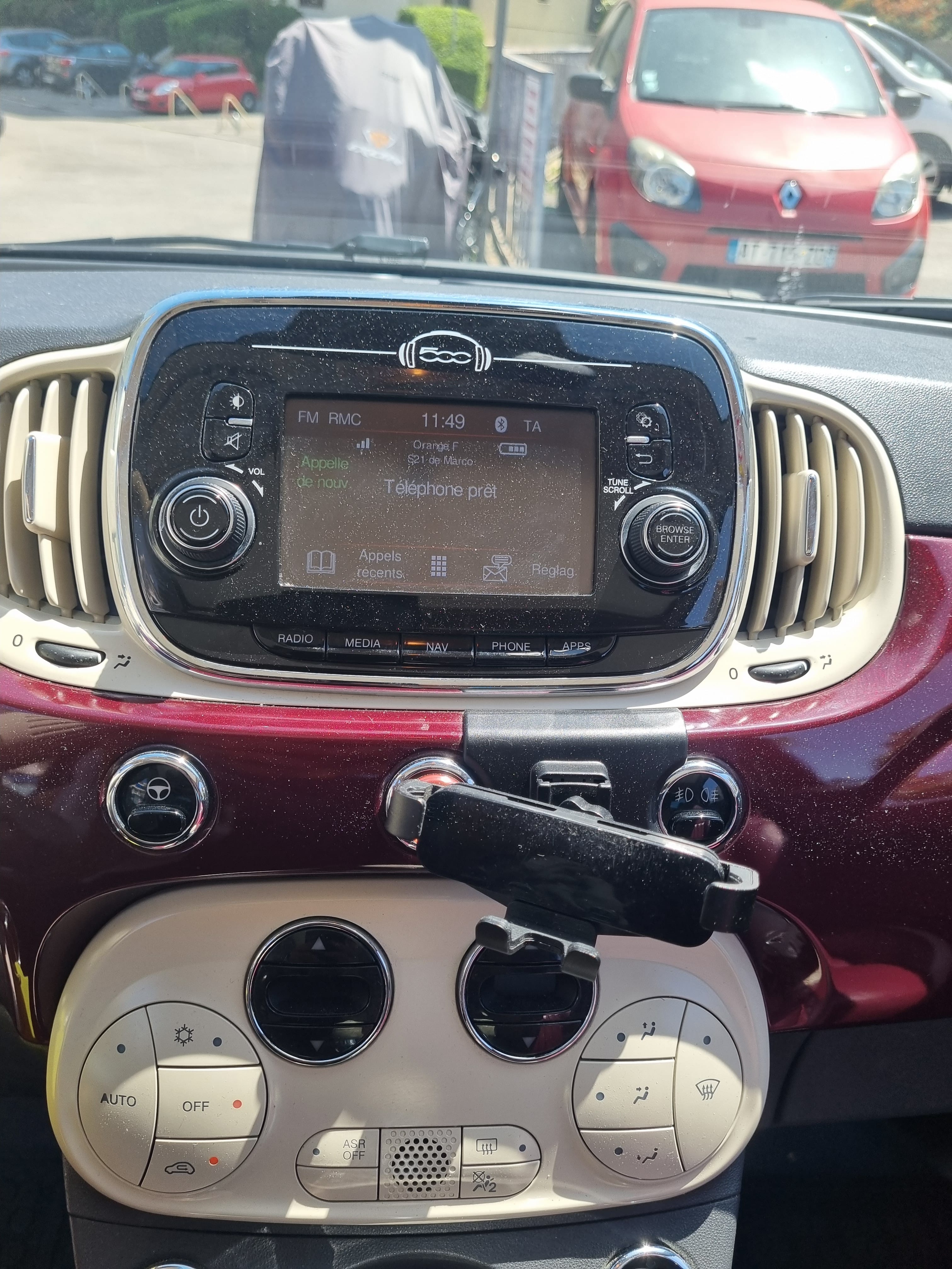 Fiat 500 Toit panoramique, Clim auto, Bluetooth tactile, USB, GPS, cuir, radar de recul, super 95 avec GPS