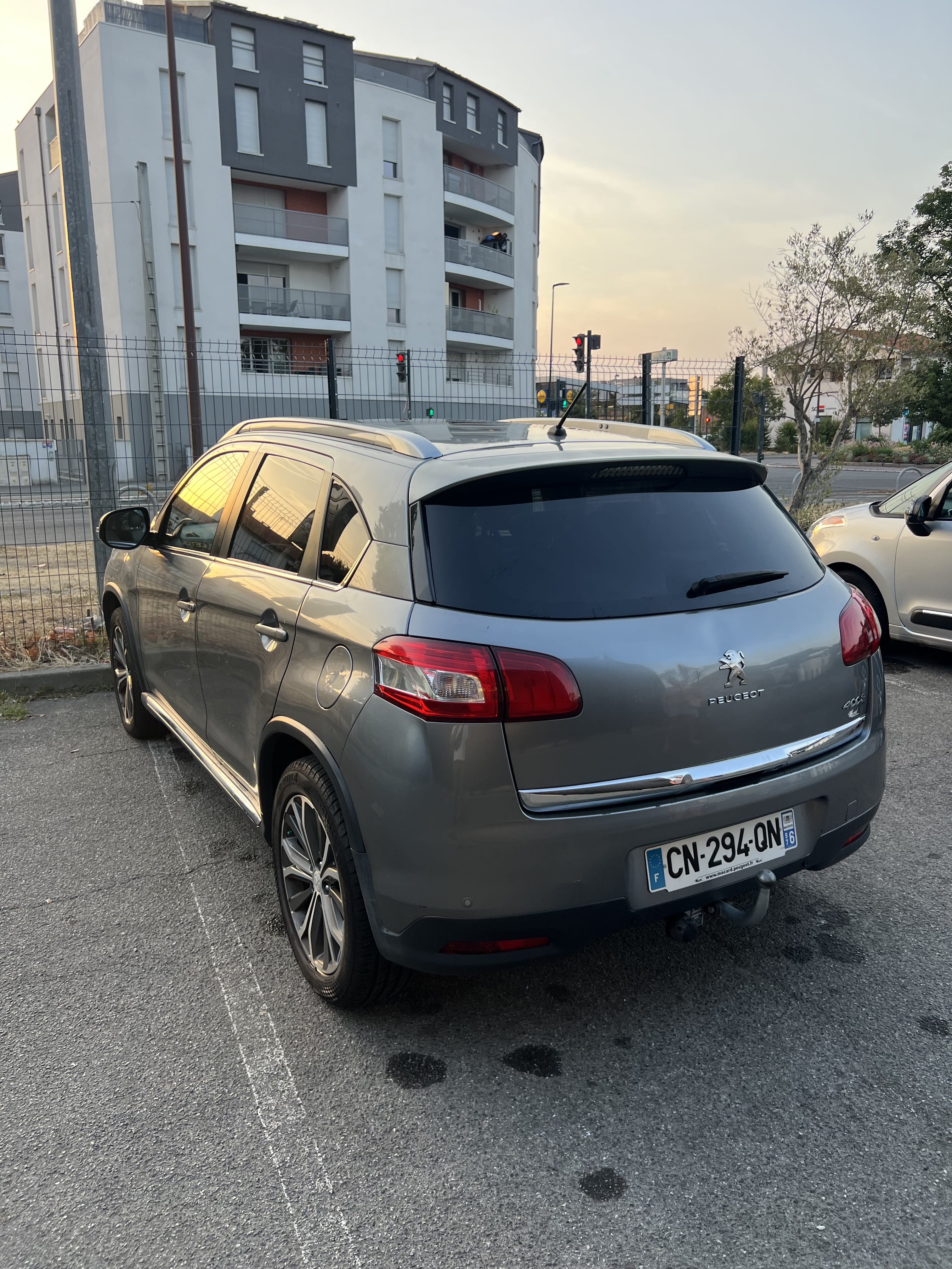 Peugeot 4008 avec GPS