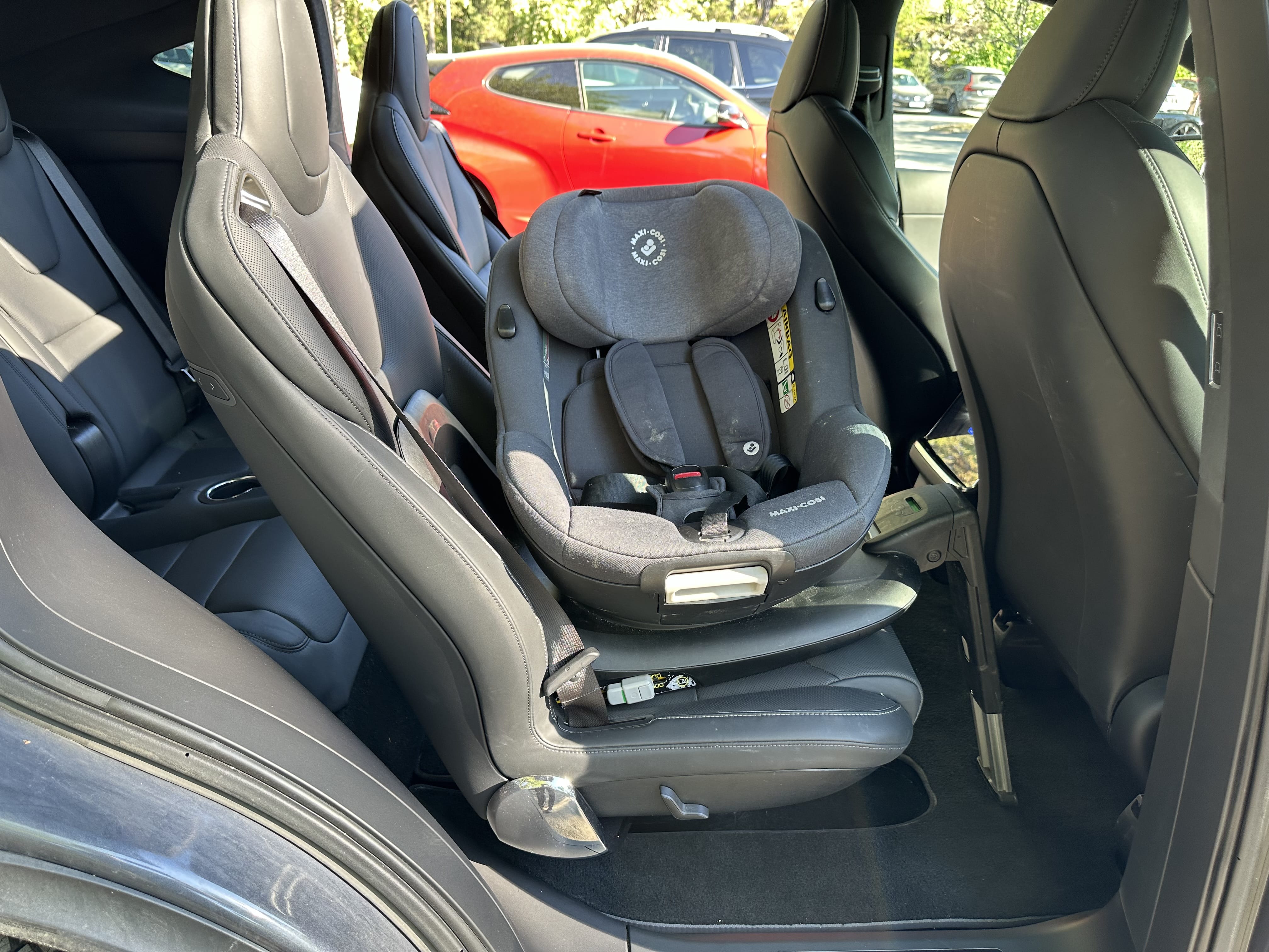 Tesla Model X Plaid med Babysete