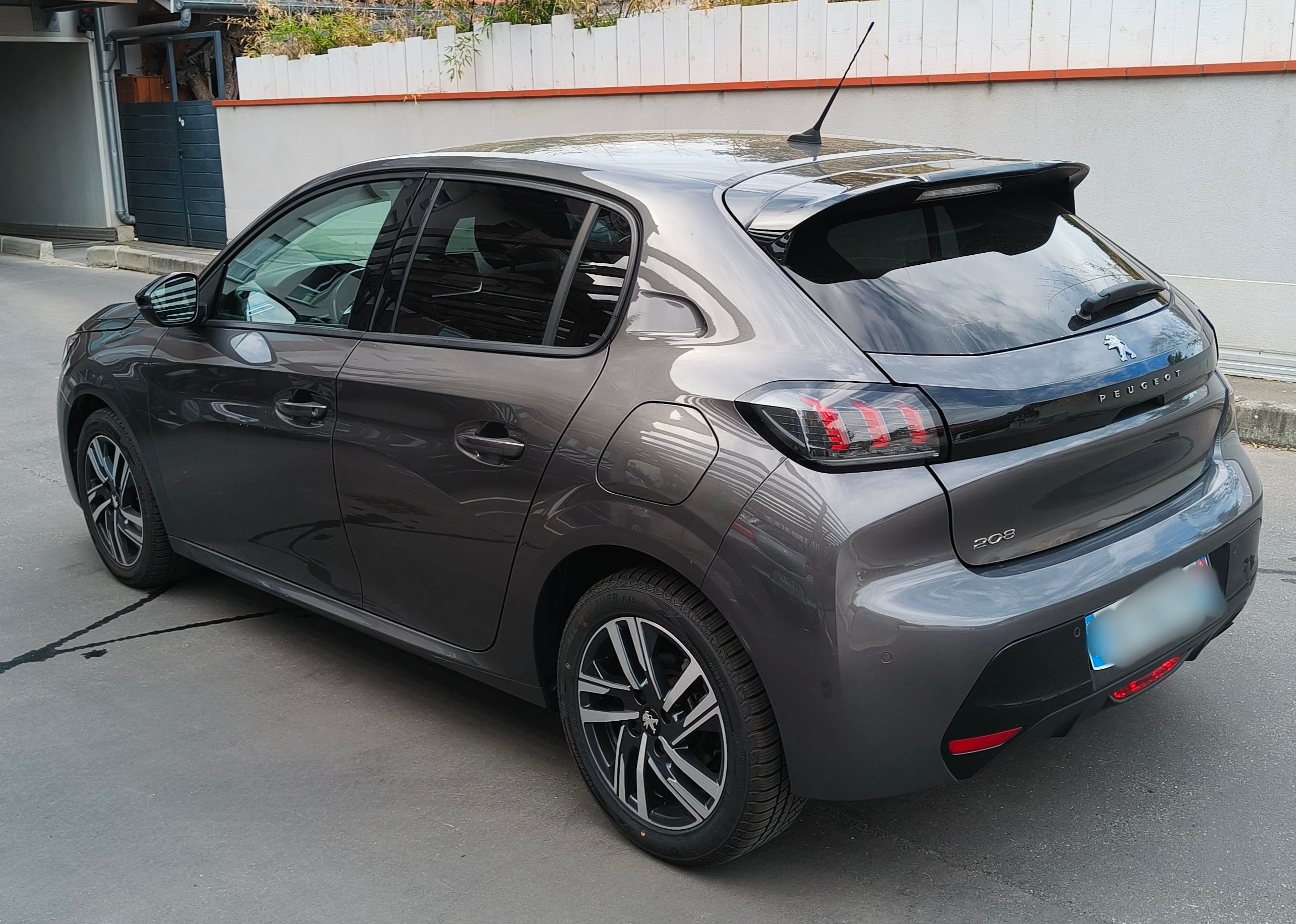 Peugeot 208 Allure • Boîte auto • CarPlay/Android Auto • Caméra de recul mit Klimaanlage