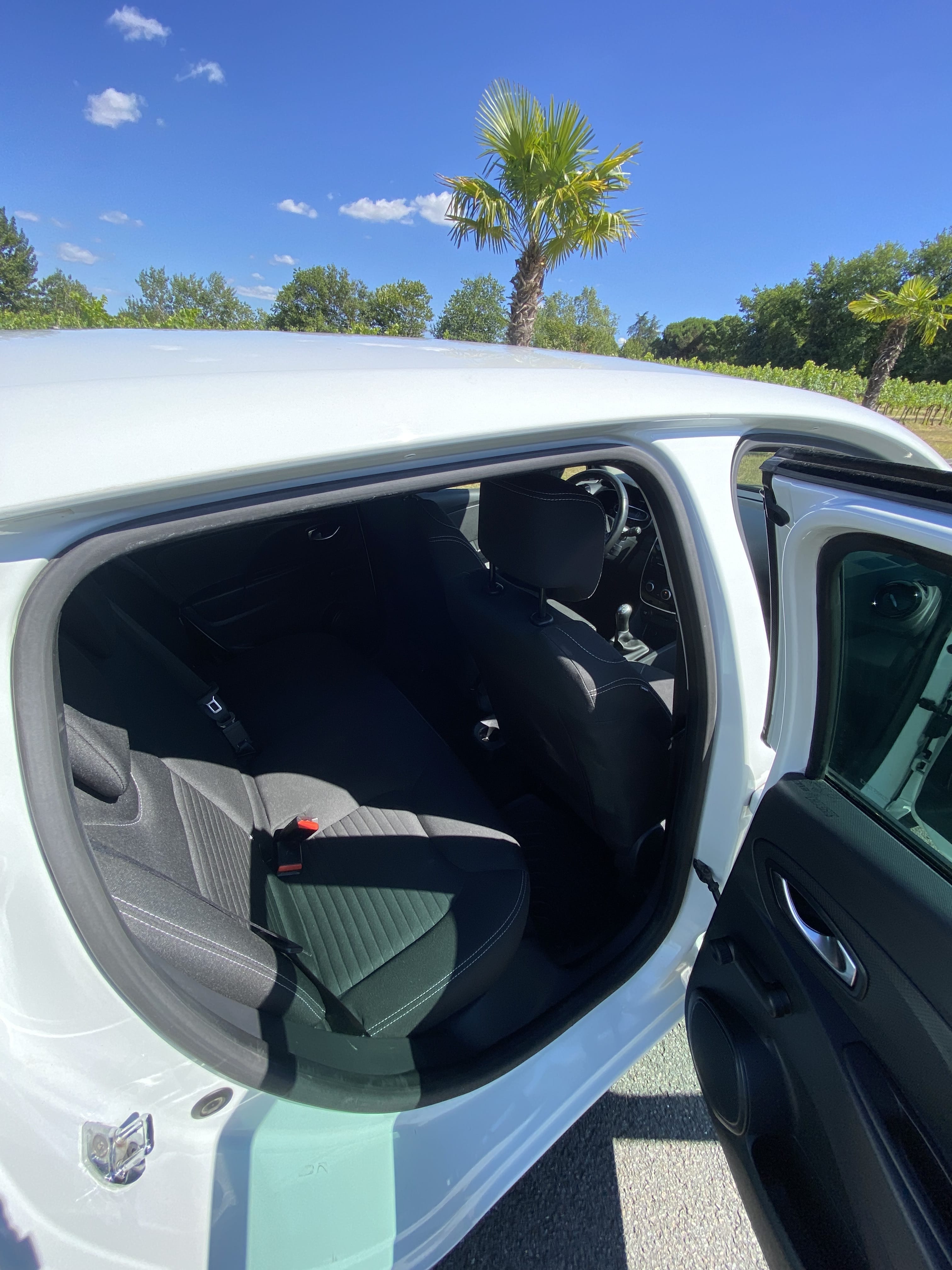 Renault Clio avec Siège bébé