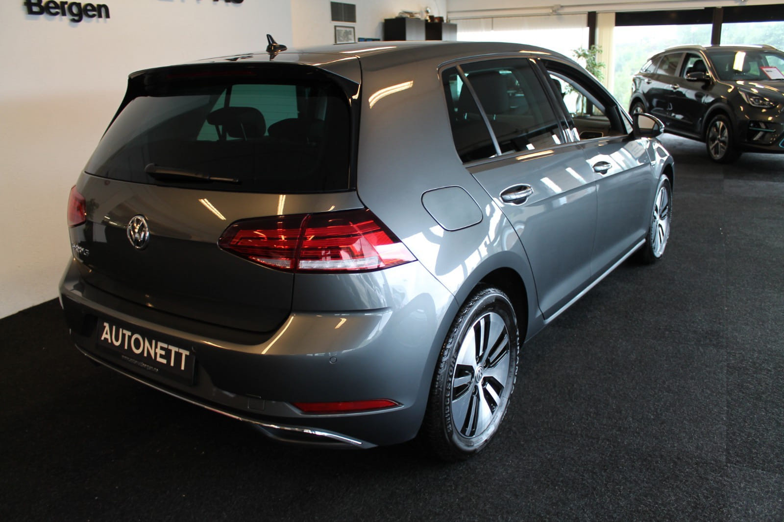 Volkswagen e-Golf Stort batteri - inntil 300km med Ryggekamera