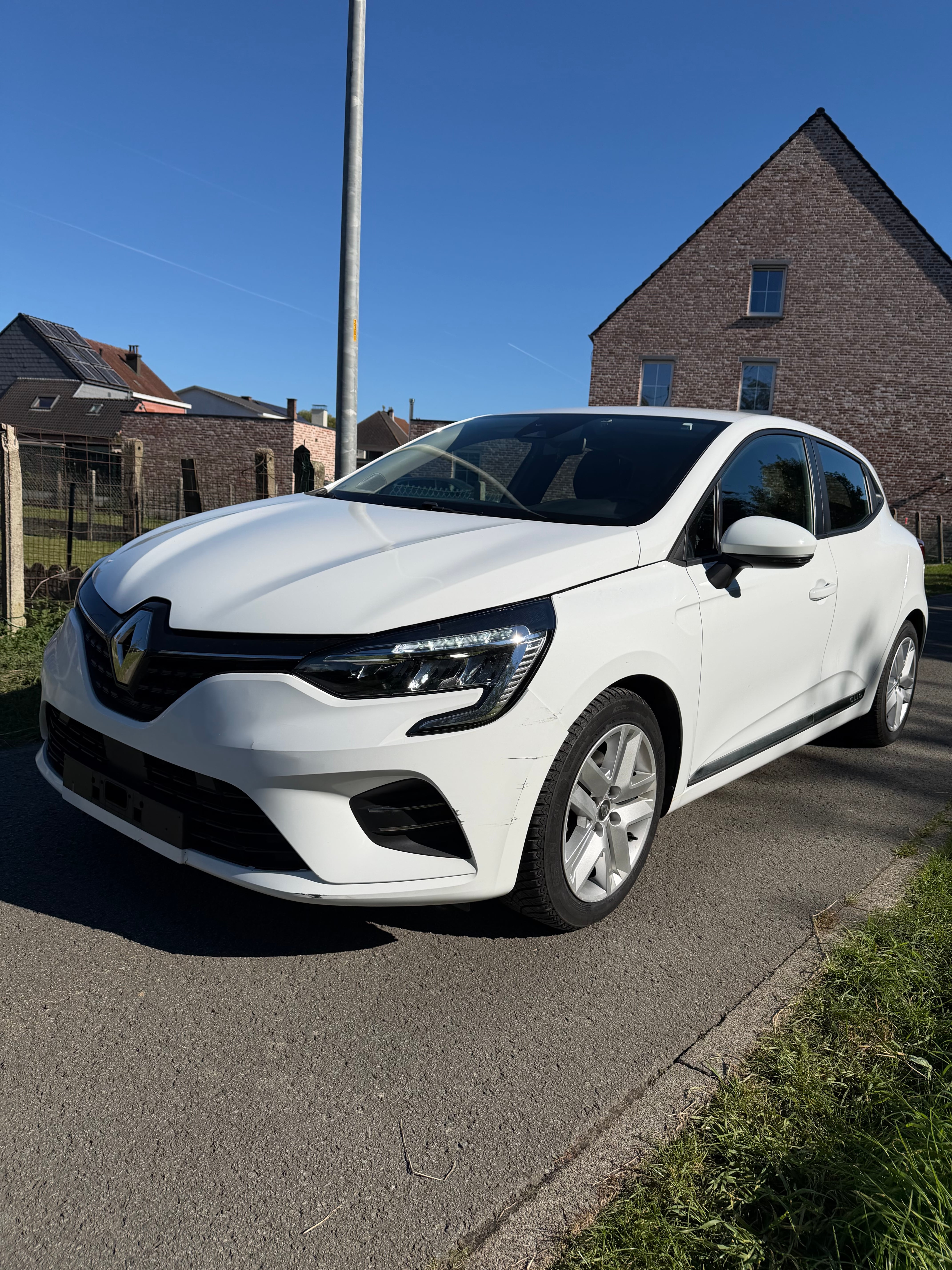 Renault Clio E-tech, 2021, Euro 95 (E10) / Électrique (hybride), automatique
