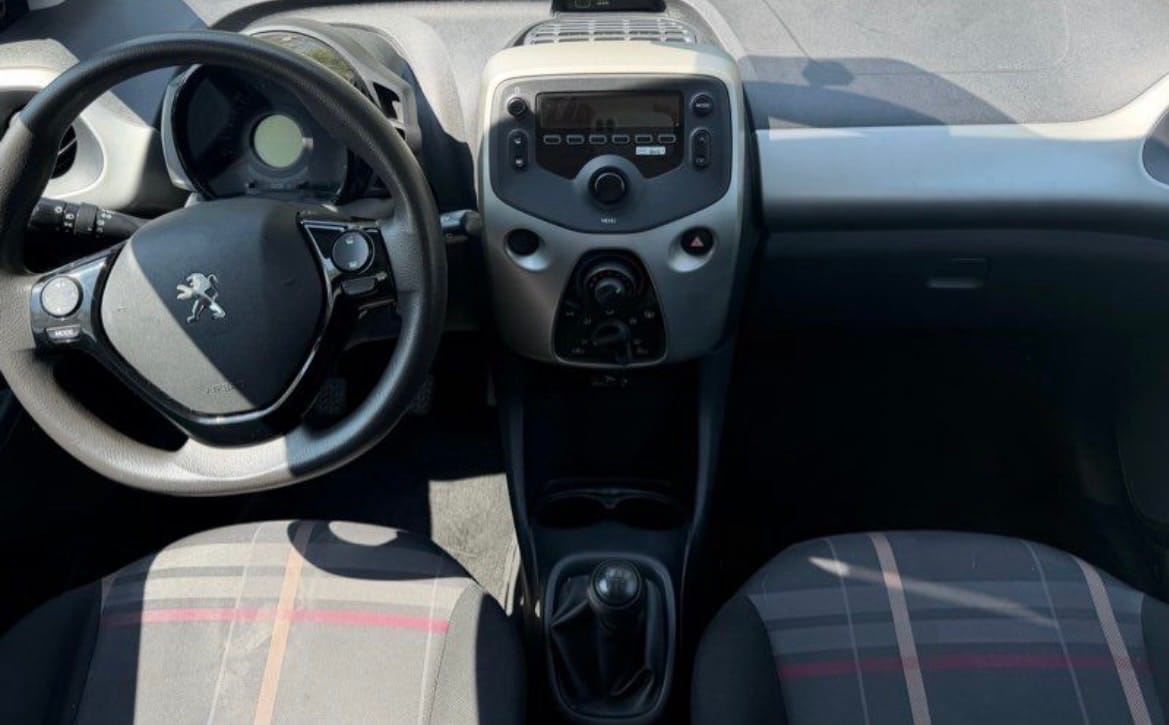Peugeot 108 - 8 avec Audio Bluetooth