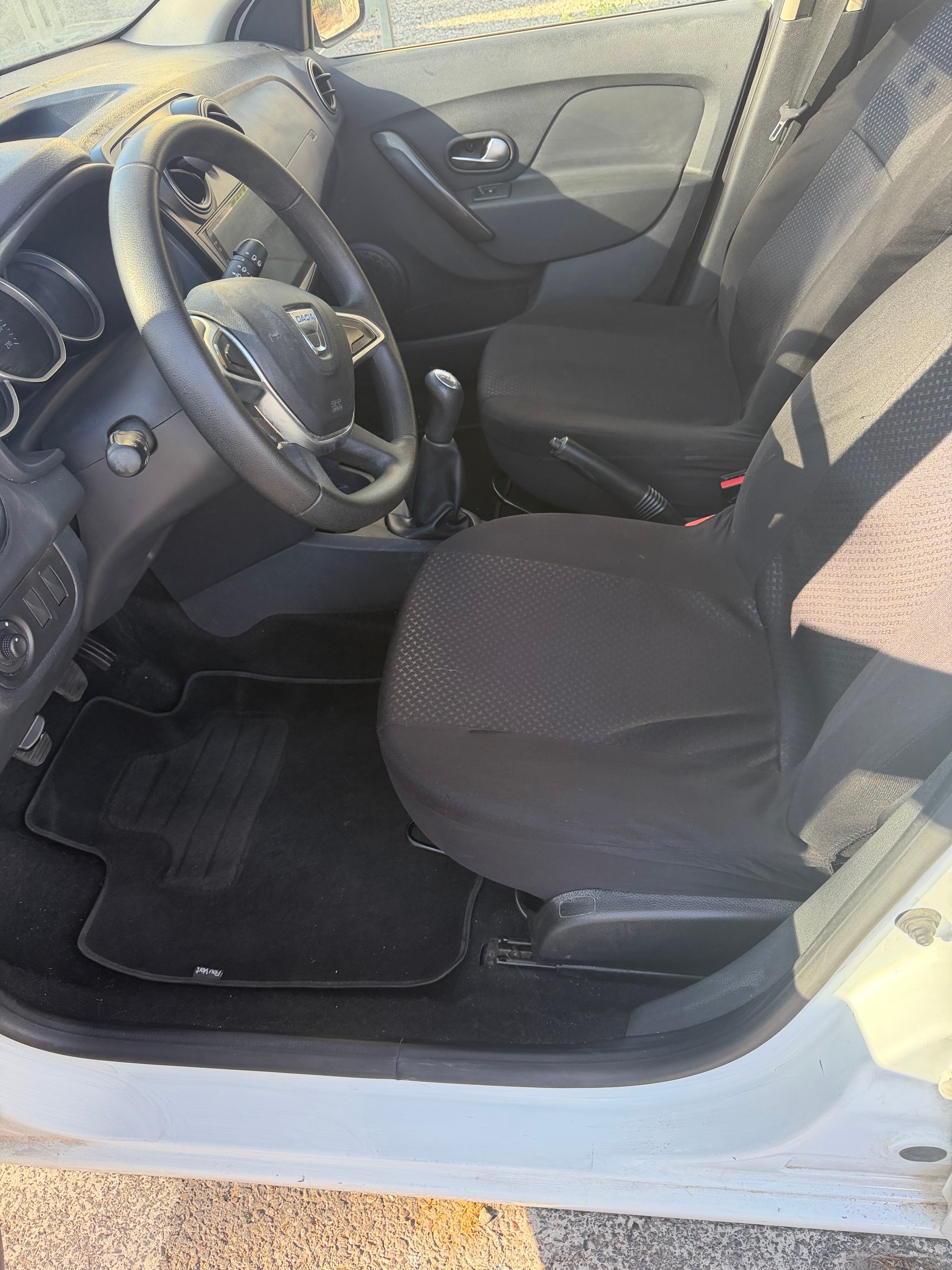 Dacia Sandero con Puertos de carga USB