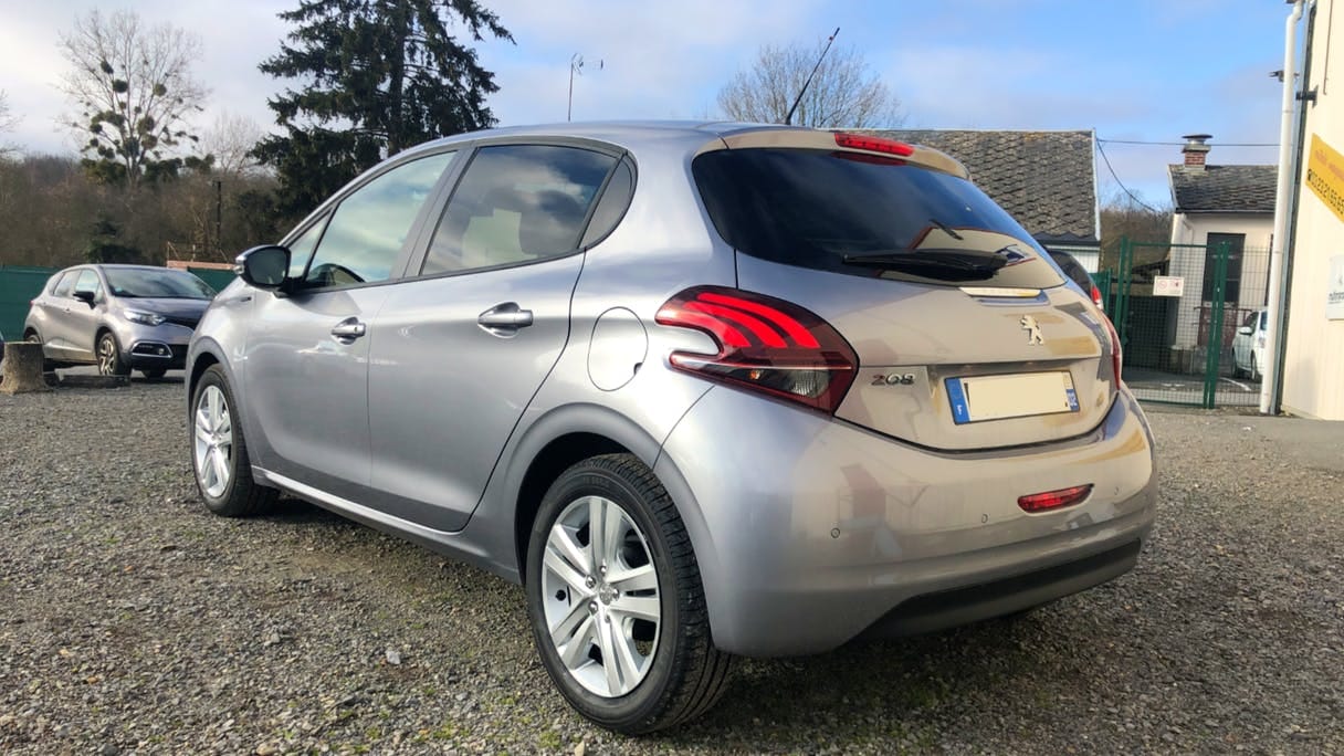 Peugeot 208  Ess 82cv FM485QE avec Régulateur de vitesse