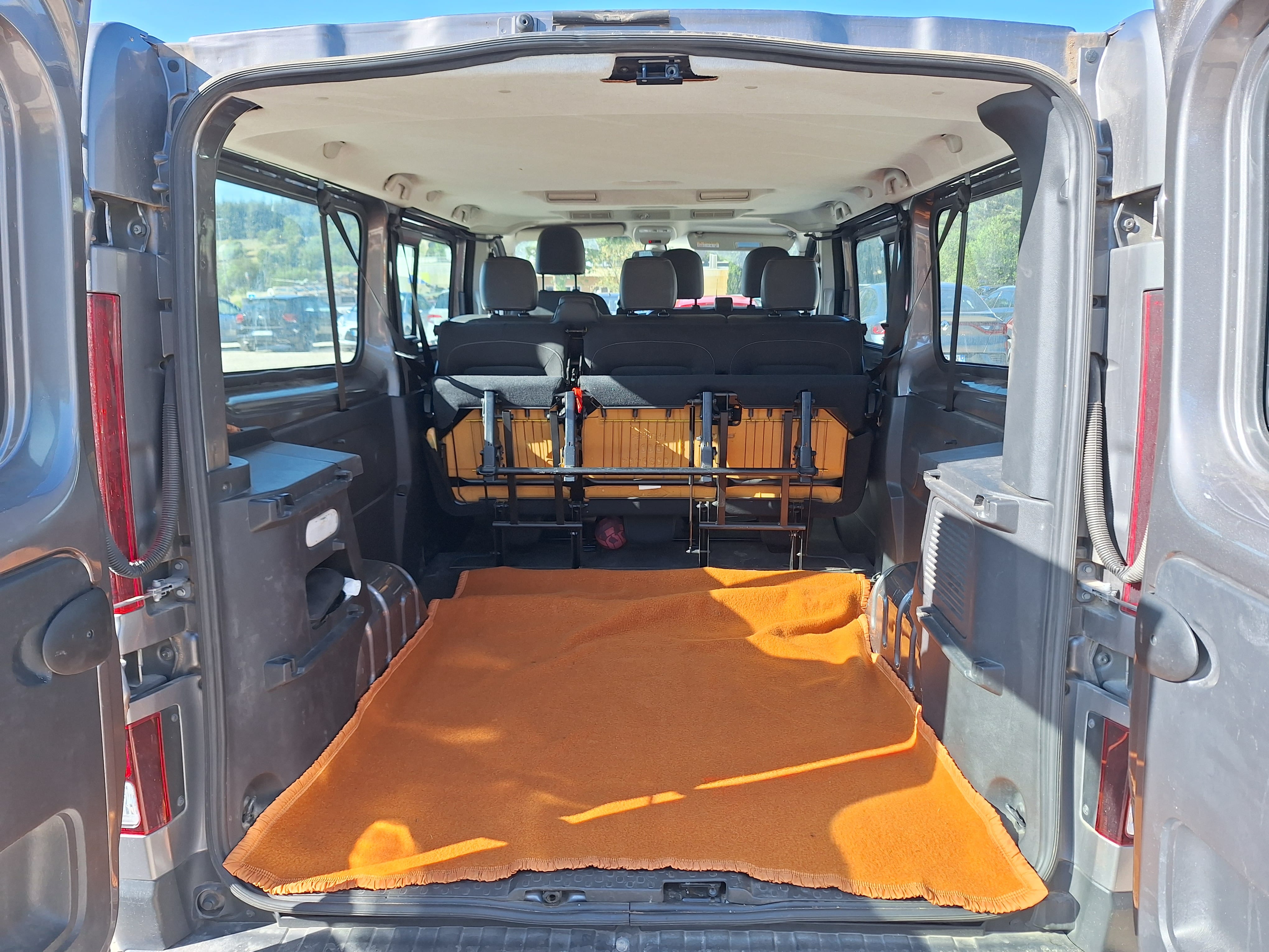 Nissan NV300 Minibus