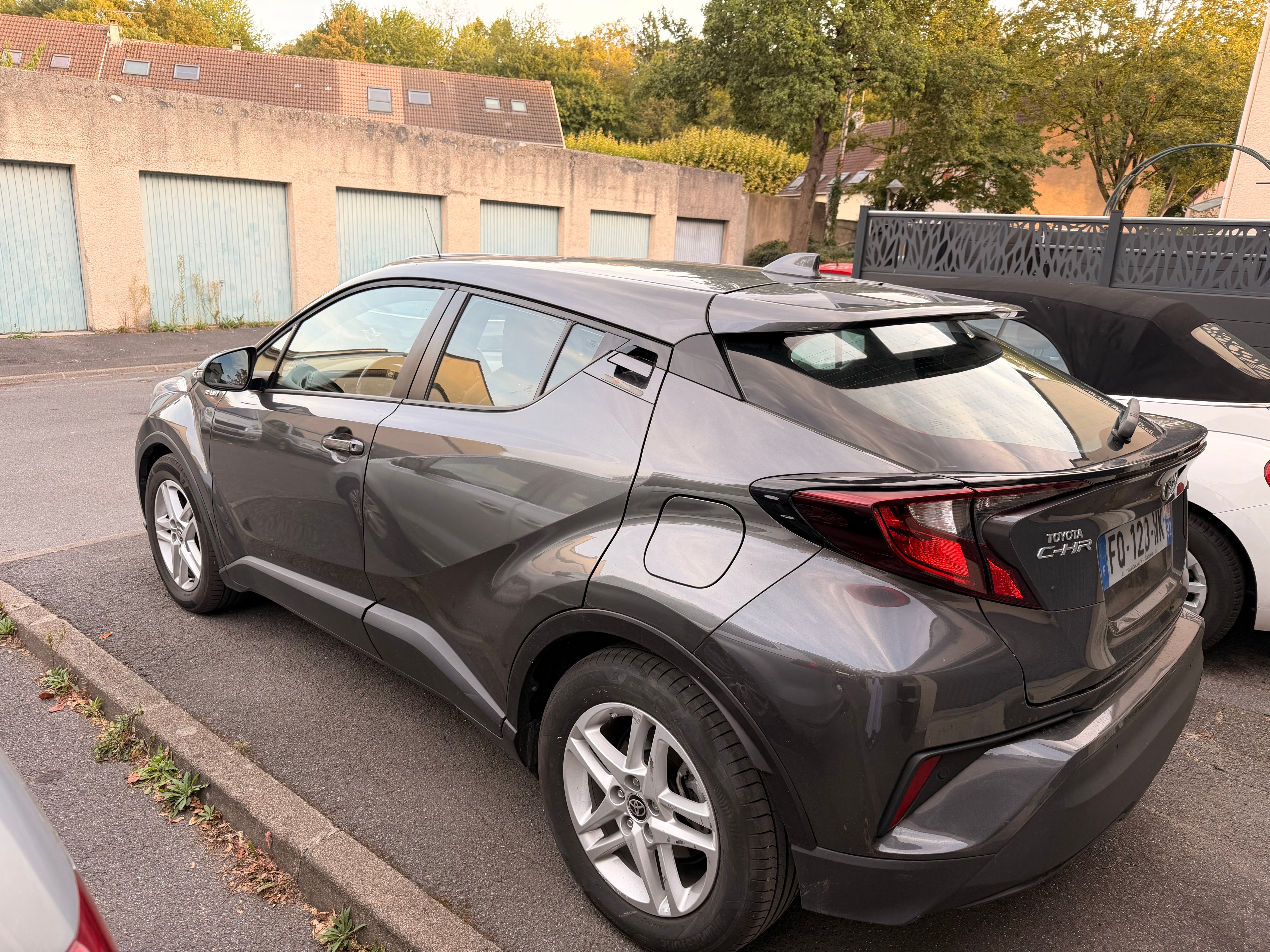 Toyota C-HR Hybrid, 2020, Essence 95 / Électrique (hybride), automatique
