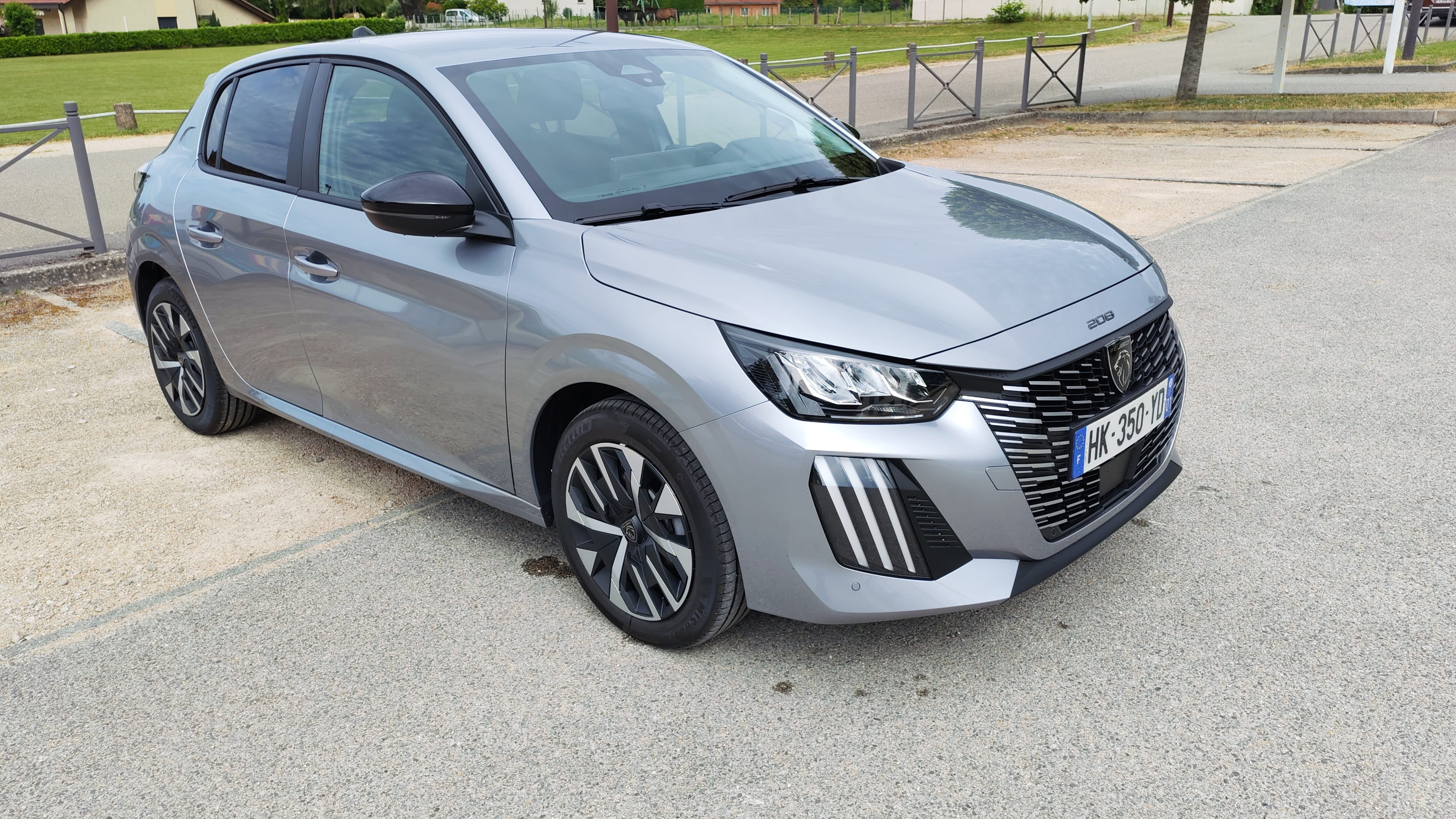 Peugeot 208 avec Apple CarPlay