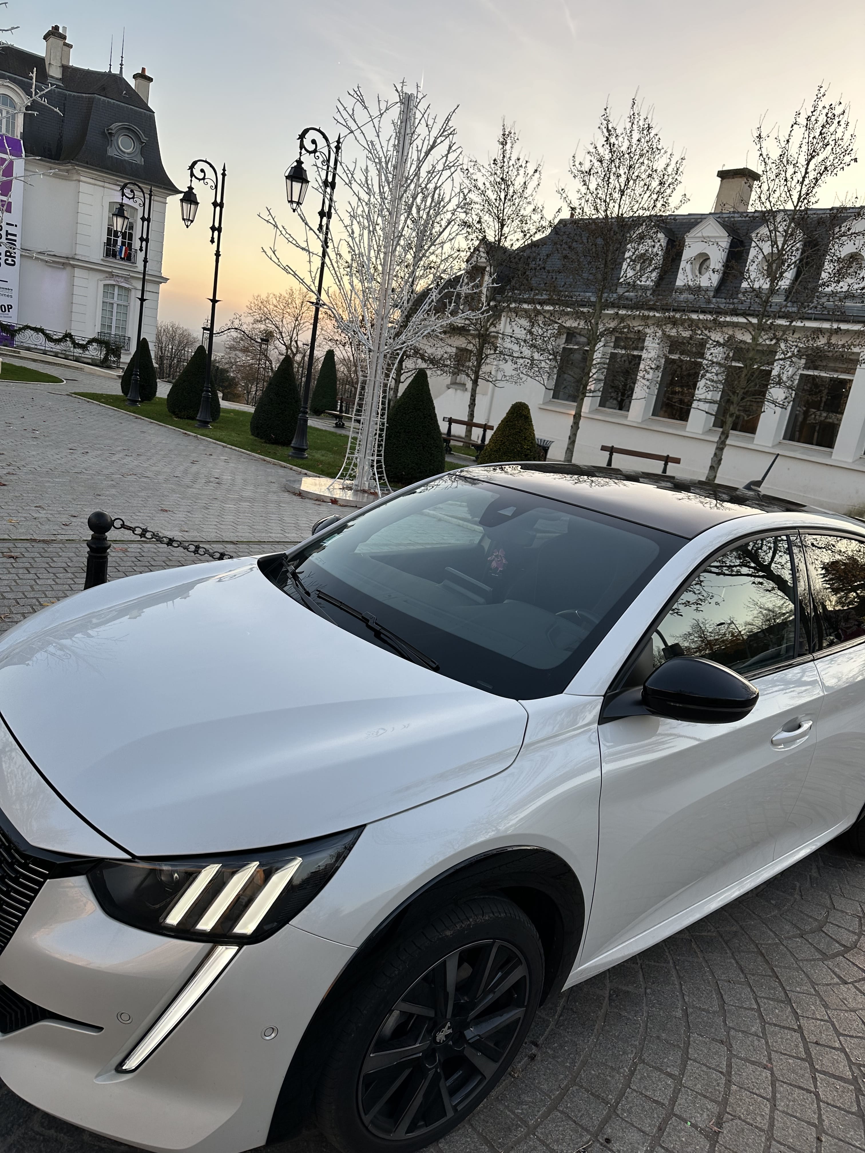 Peugeot 208 GTI avec Quatre roues motrices