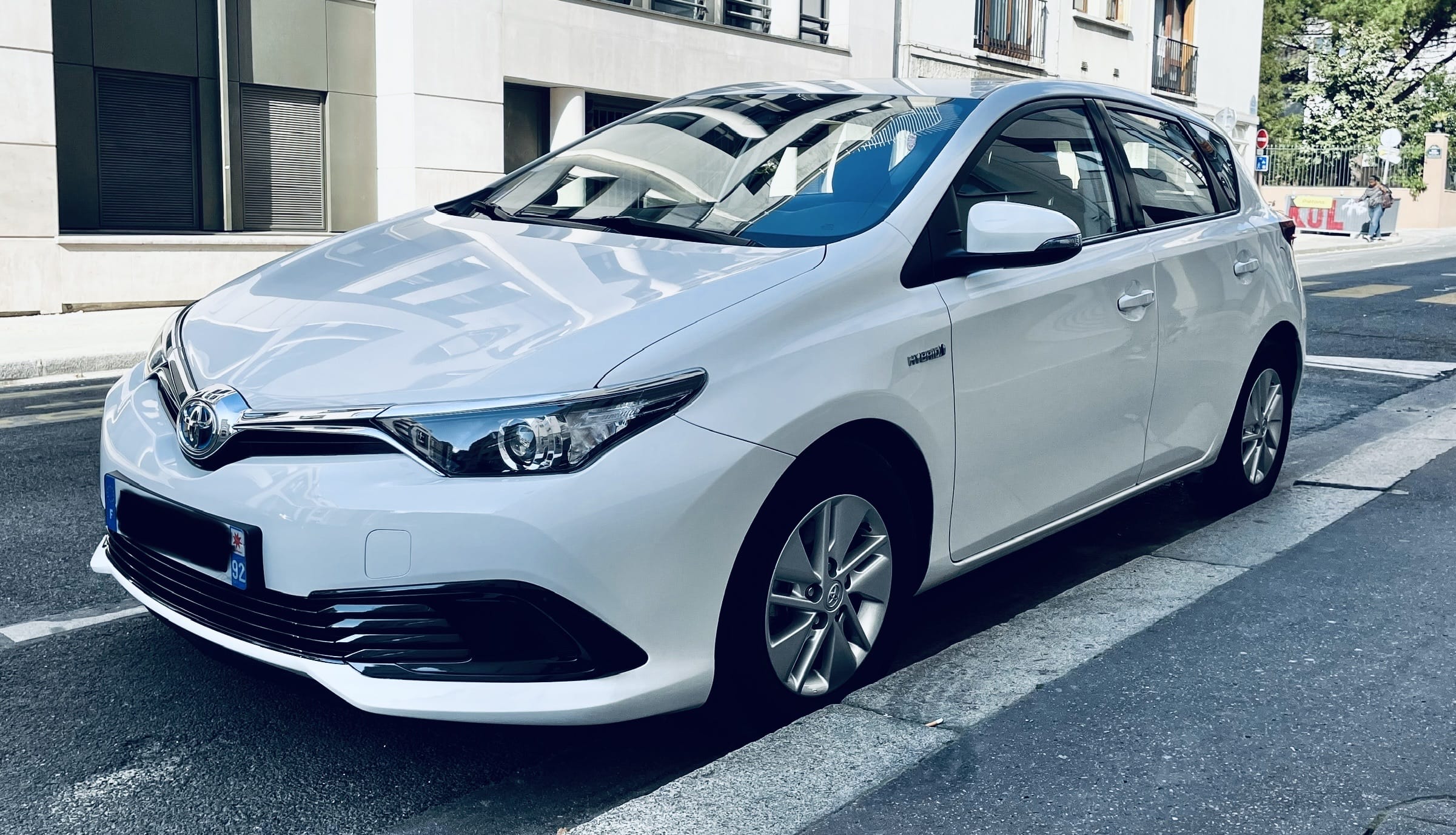 Toyota Auris, 2017, Essence 98 / Électrique (hybride), automatique