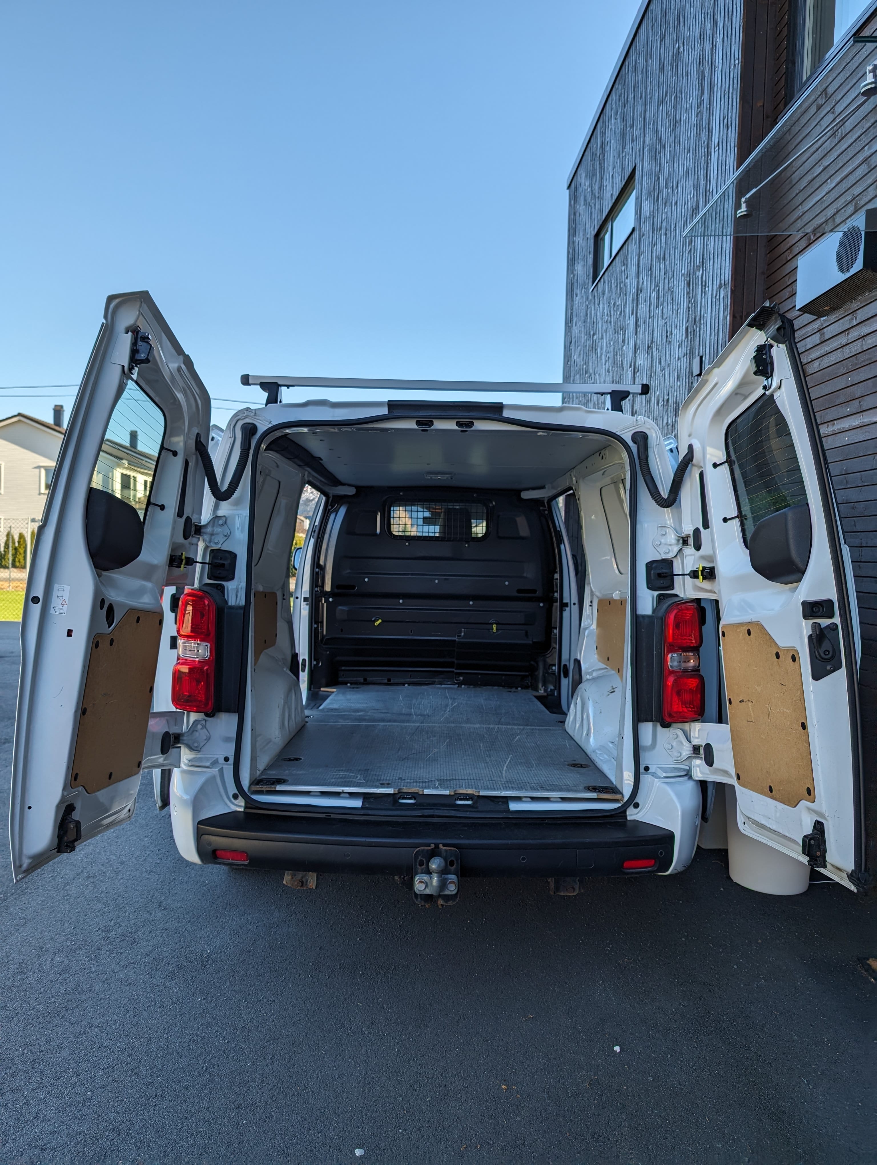 Toyota Proace Varebil 2.0 D with Hitch