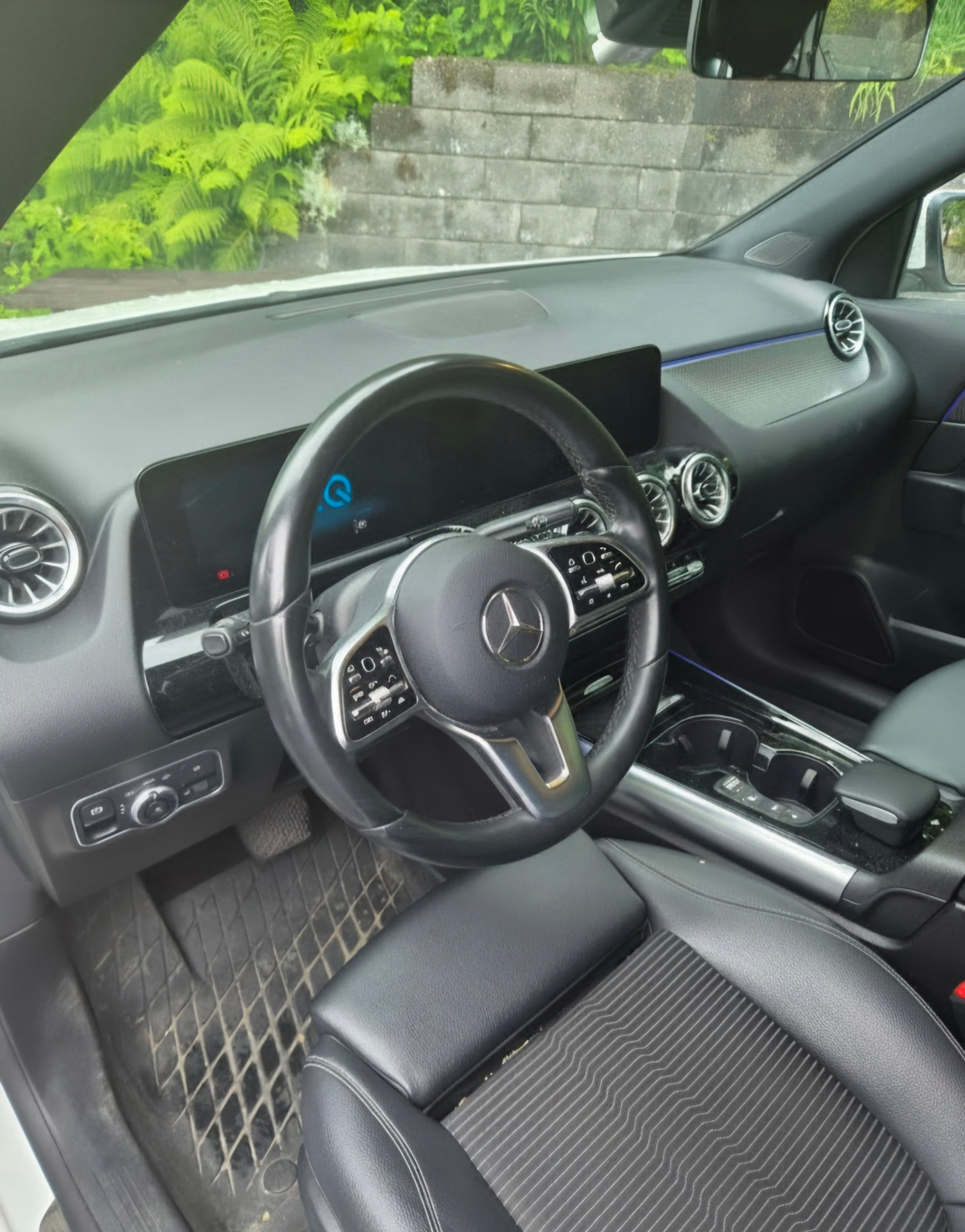 Mercedes-Benz EQA with Backup camera