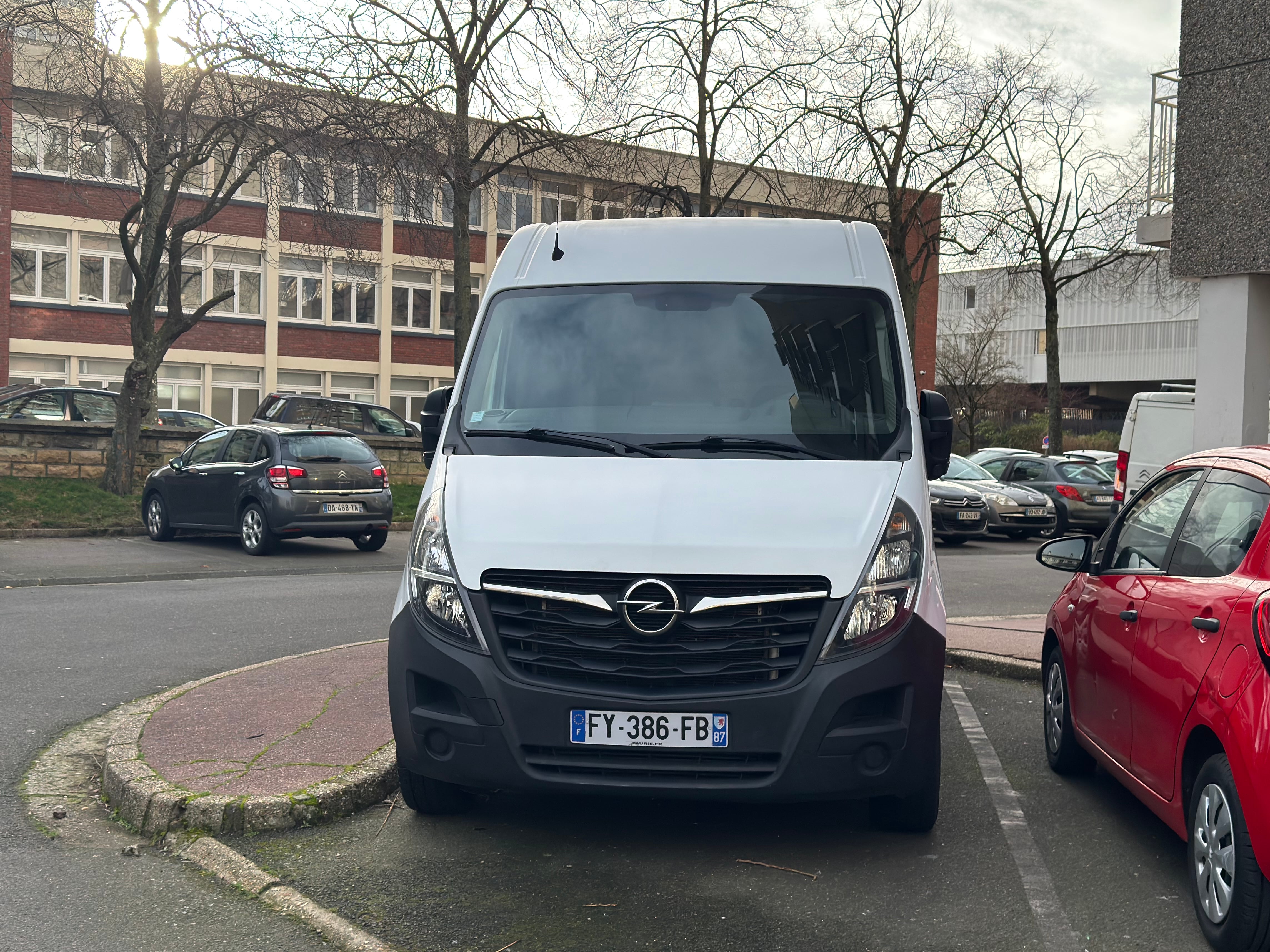 Opel Movano fourgon 12m³ avec Climatisation