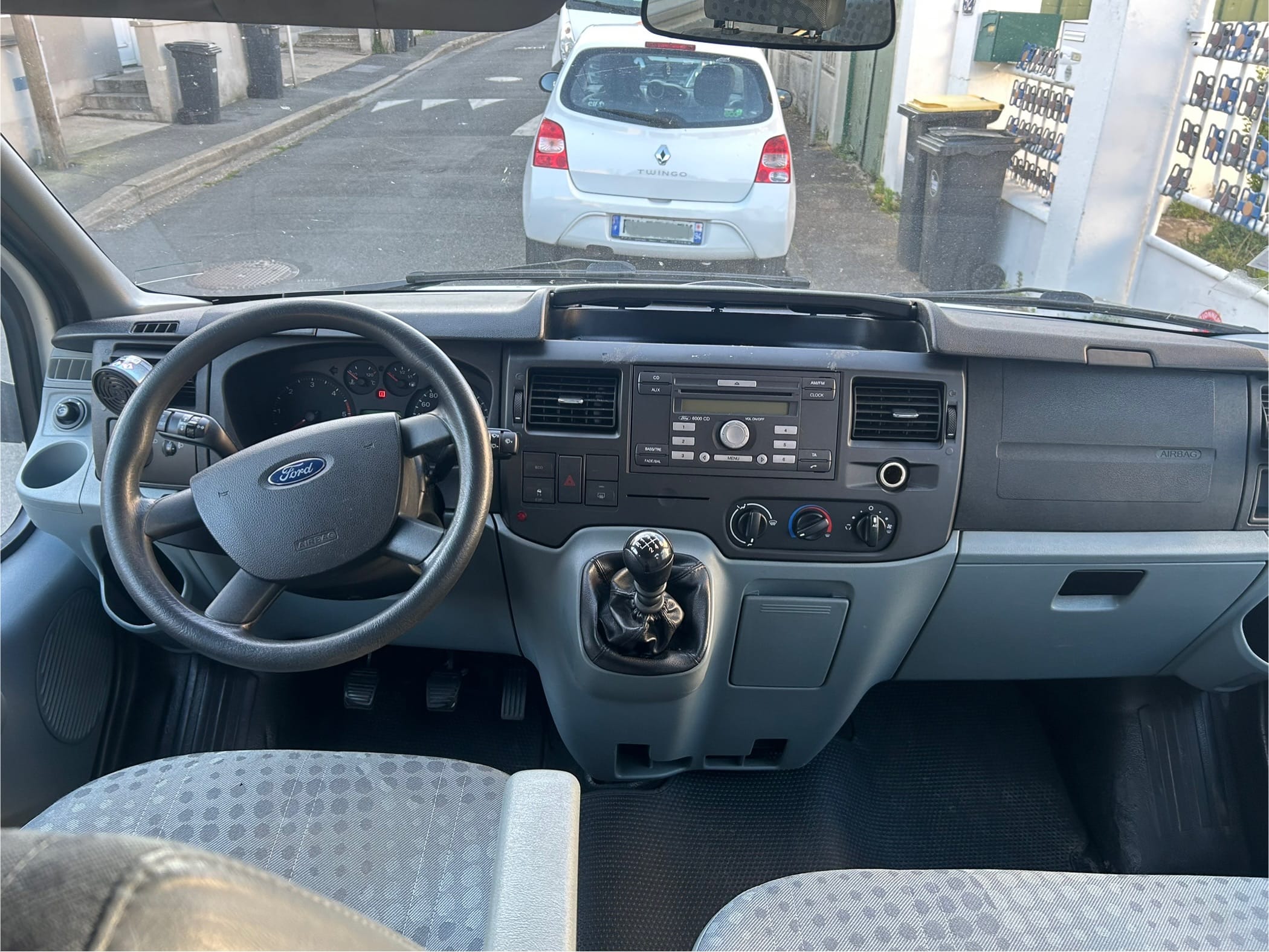 Ford Transit Kombi 2.2 TDCI / 9 places / Accès PMR avec Port USB