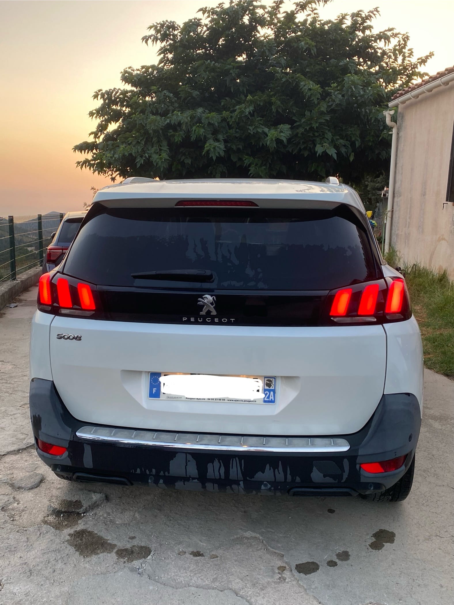 Peugeot 5008 avec GPS