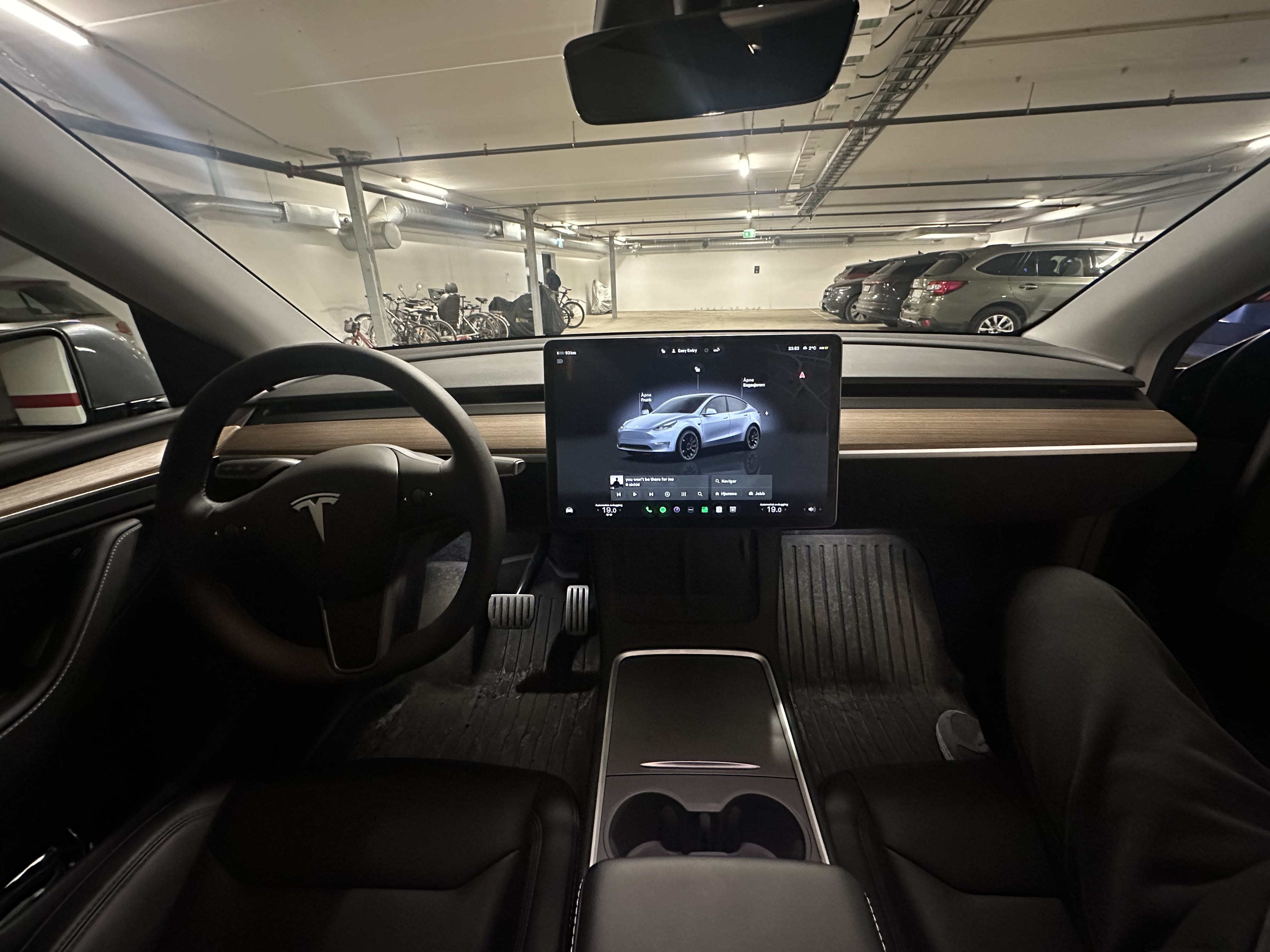 Tesla Model Y Performance med GPS
