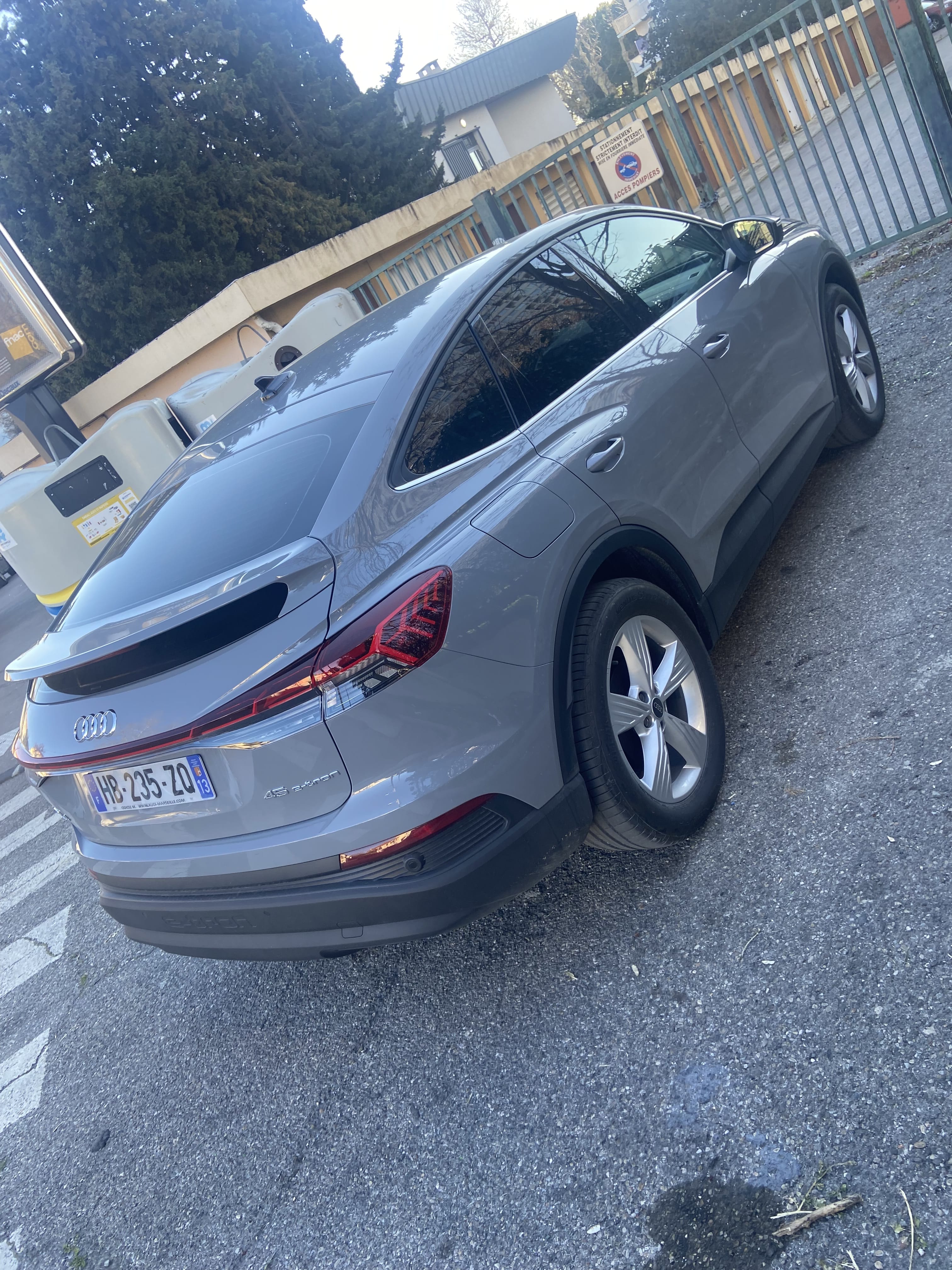 Audi Q4 45 e-tron quattro (AWD) avec GPS