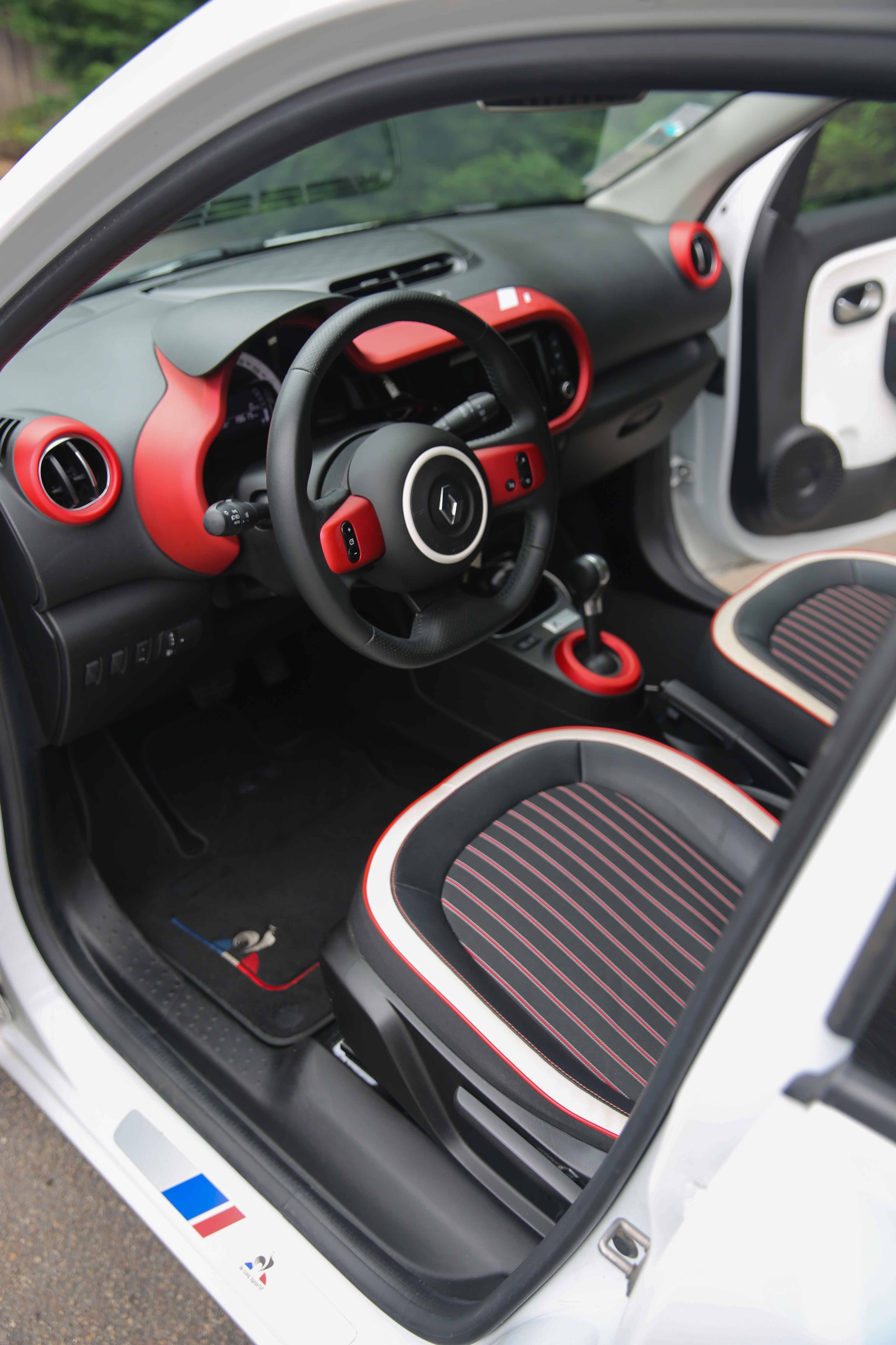 Renault Twingo III with Cruise control