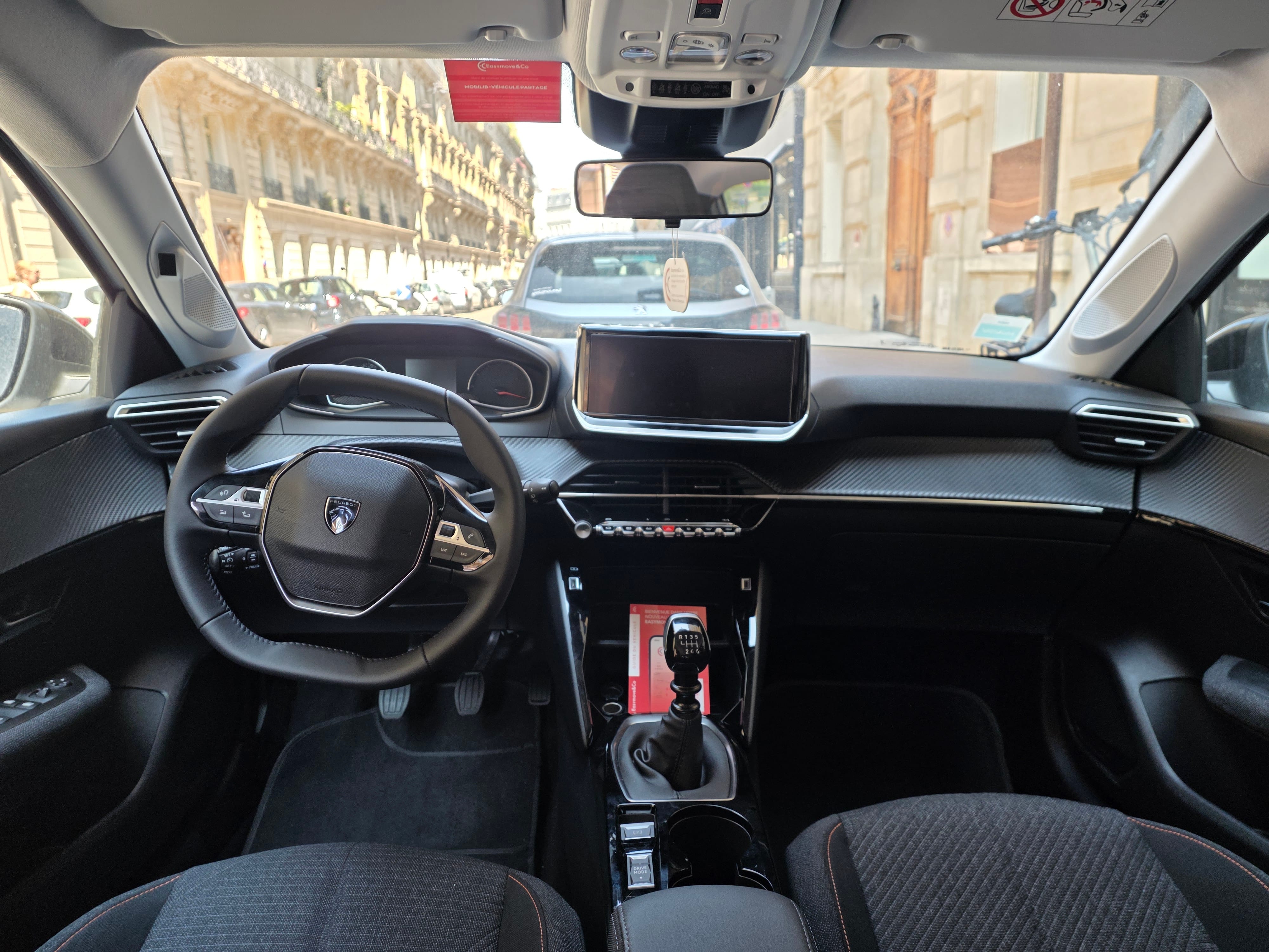 Peugeot 208 avec GPS