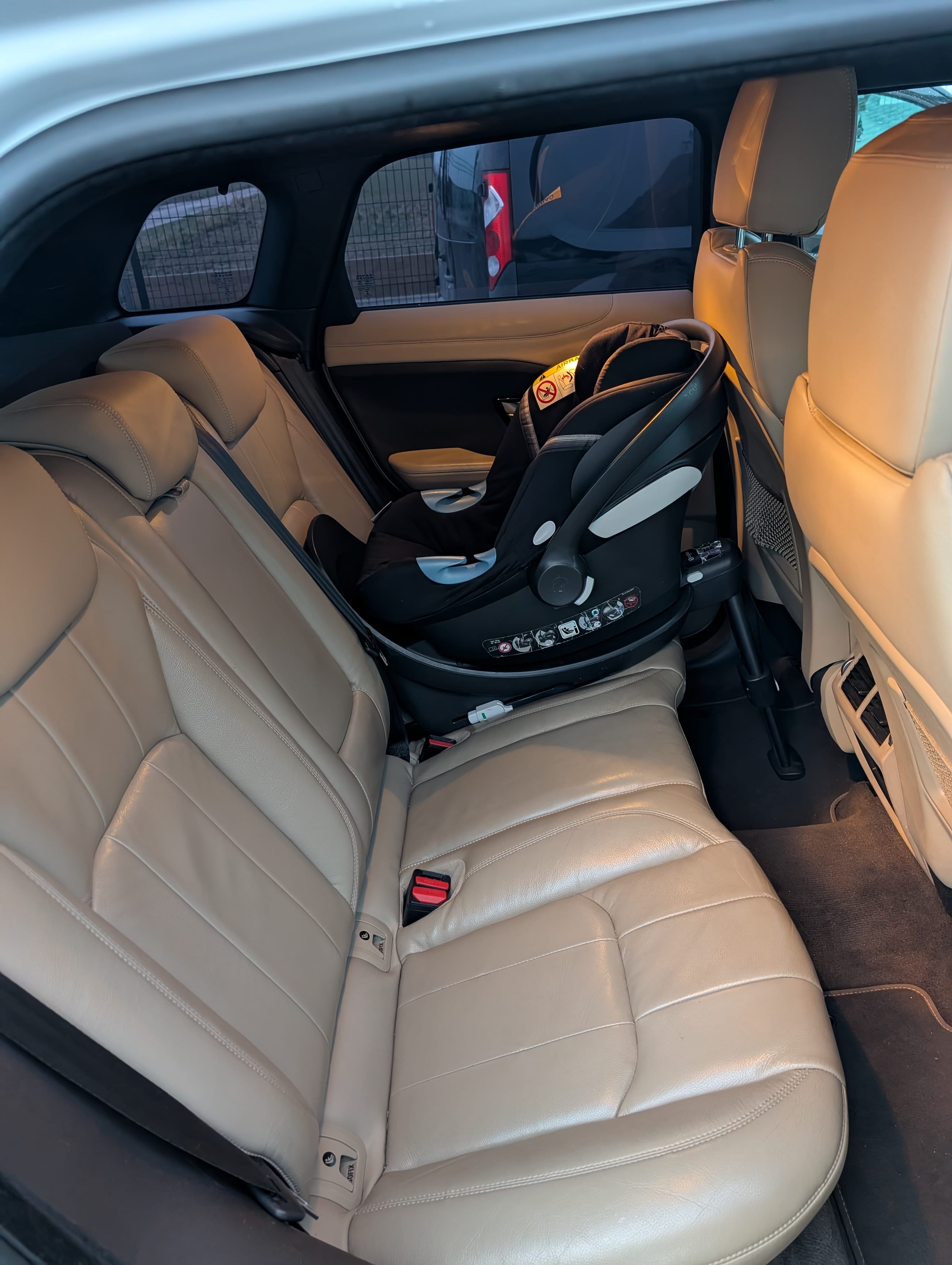 Land-Rover Range Rover Evoque R-Dynamic SE avec Android Auto