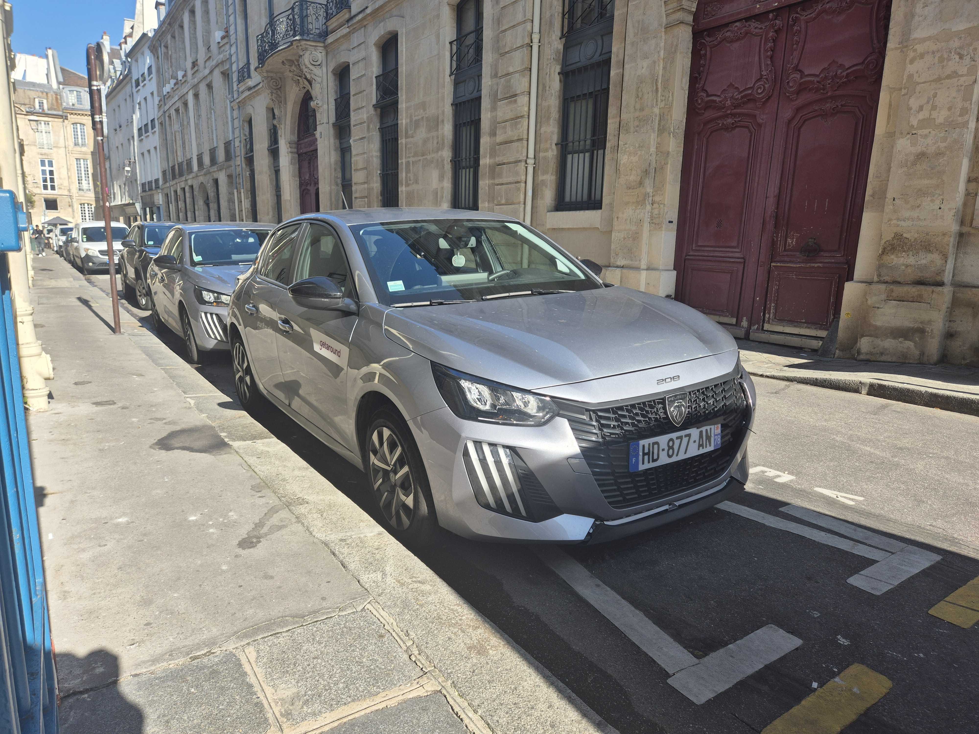 Peugeot 208, 2025, Essence 95 / Électrique (hybride), automatique