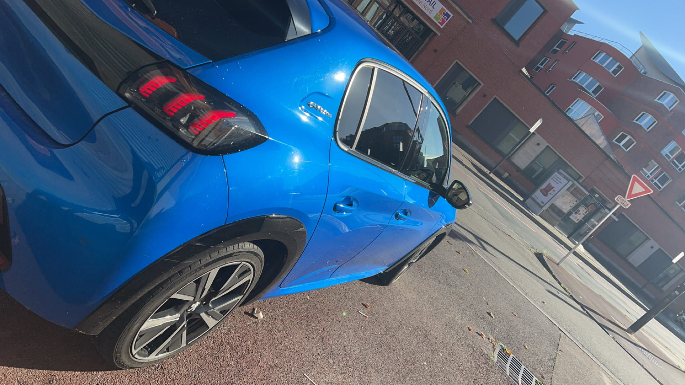 Peugeot 208 avec GPS
