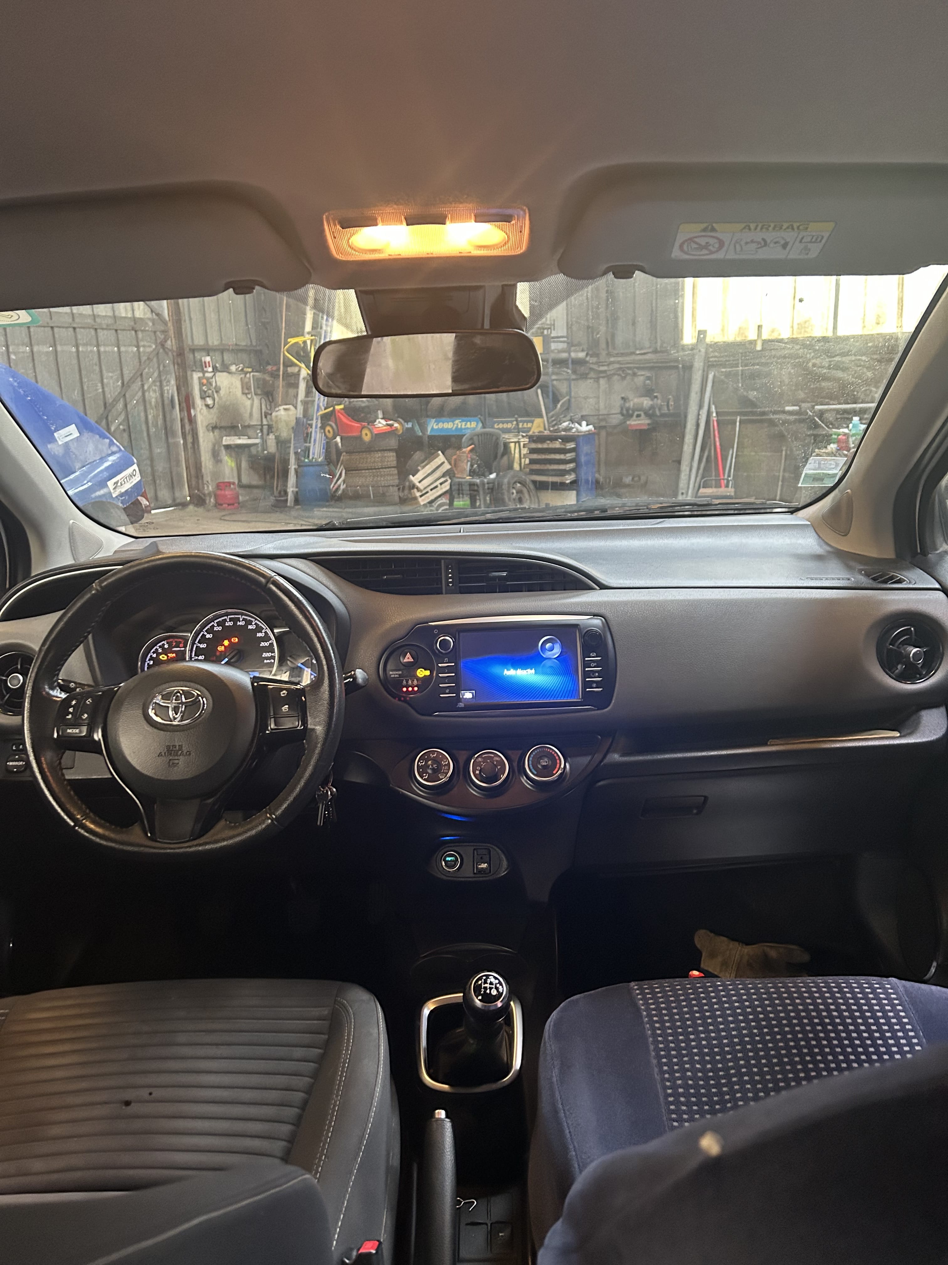 Toyota Yaris 5-Door L