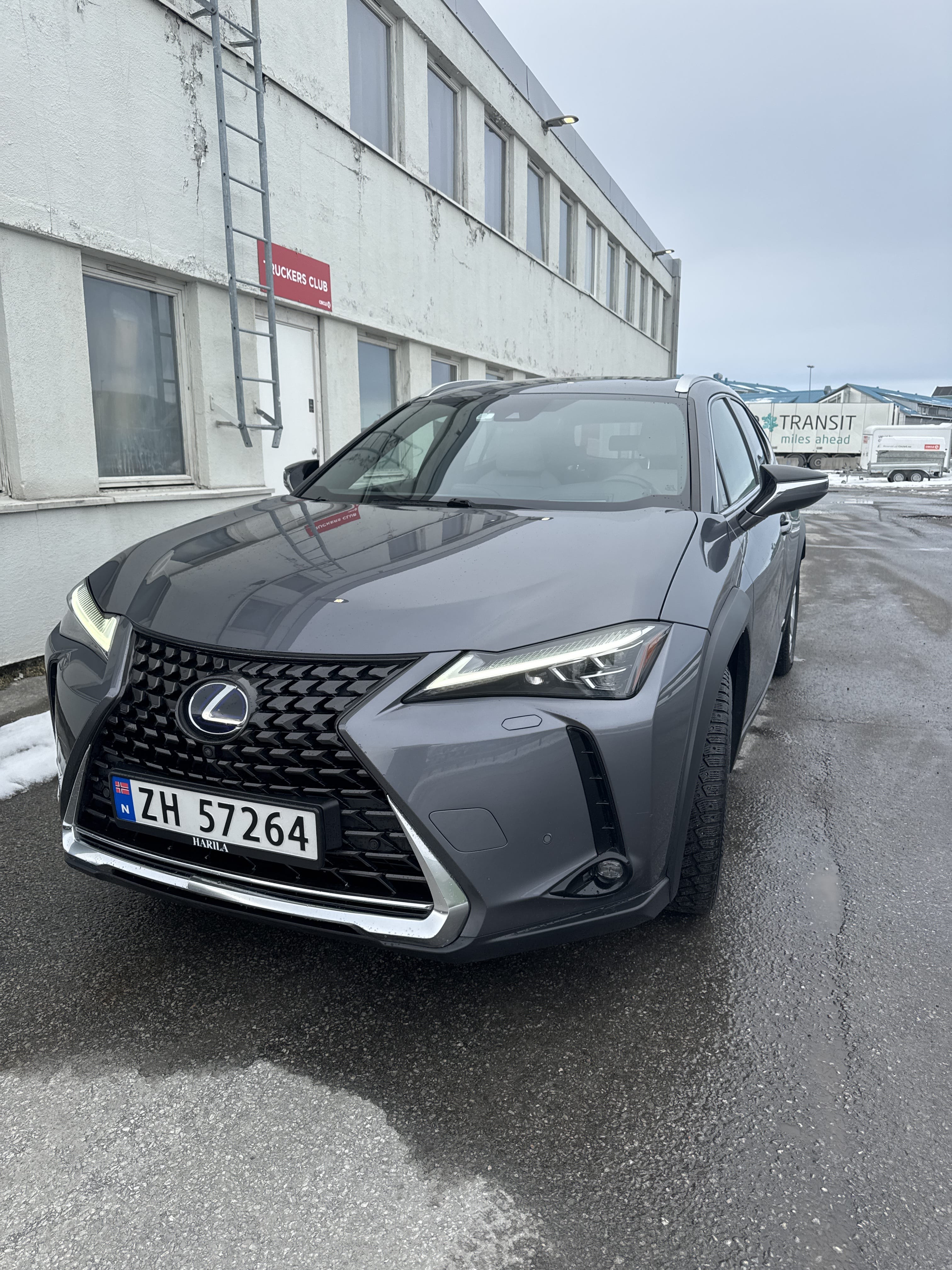 Lexus UX 250h, 2019, Blyfri 95 / Électrique (hybride), automatique